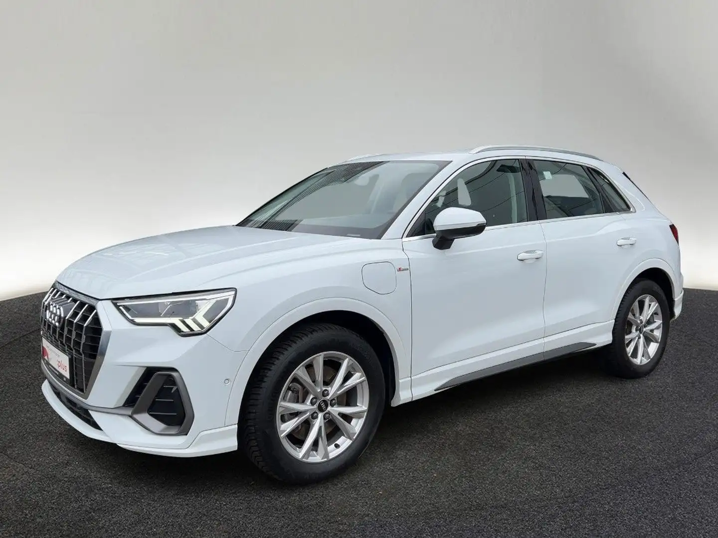Audi Q3 45 TFSI e S line S tronic 360°Kamera LED Pano Weiß - 2