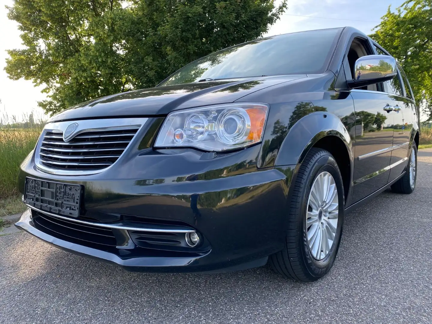 Lancia Voyager ***PLATINUM*** Noir - 2