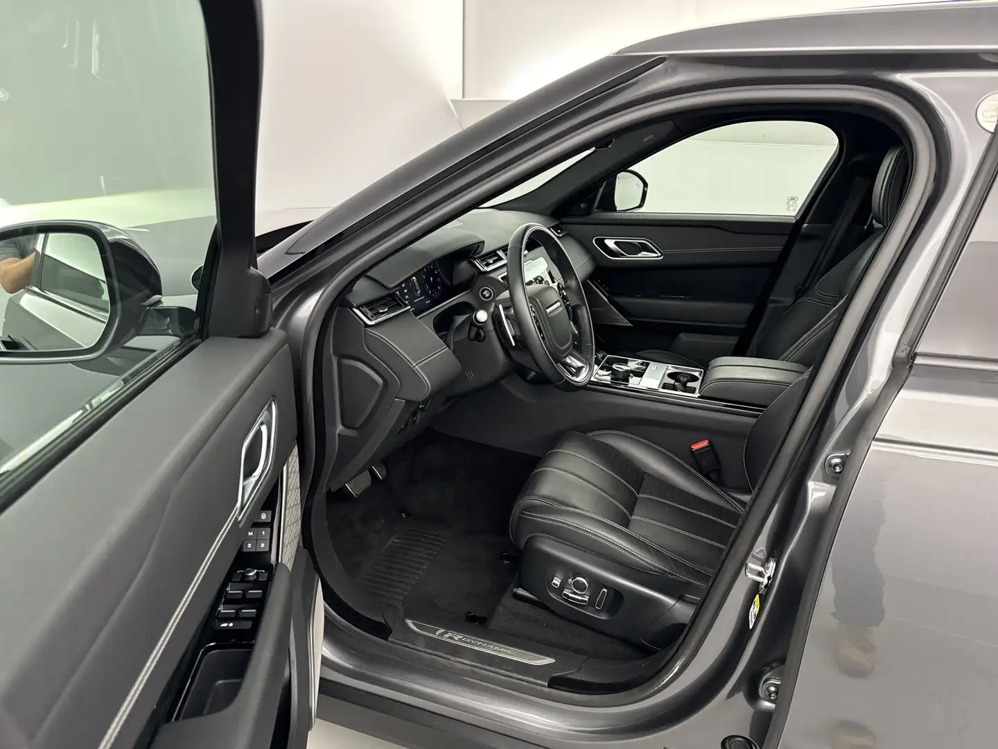 Land Rover Range Rover Velar P250 Turbo AWD R-Dynamic HSE/Pan.Dak/Mass.Stoel/Ca Gris - 2