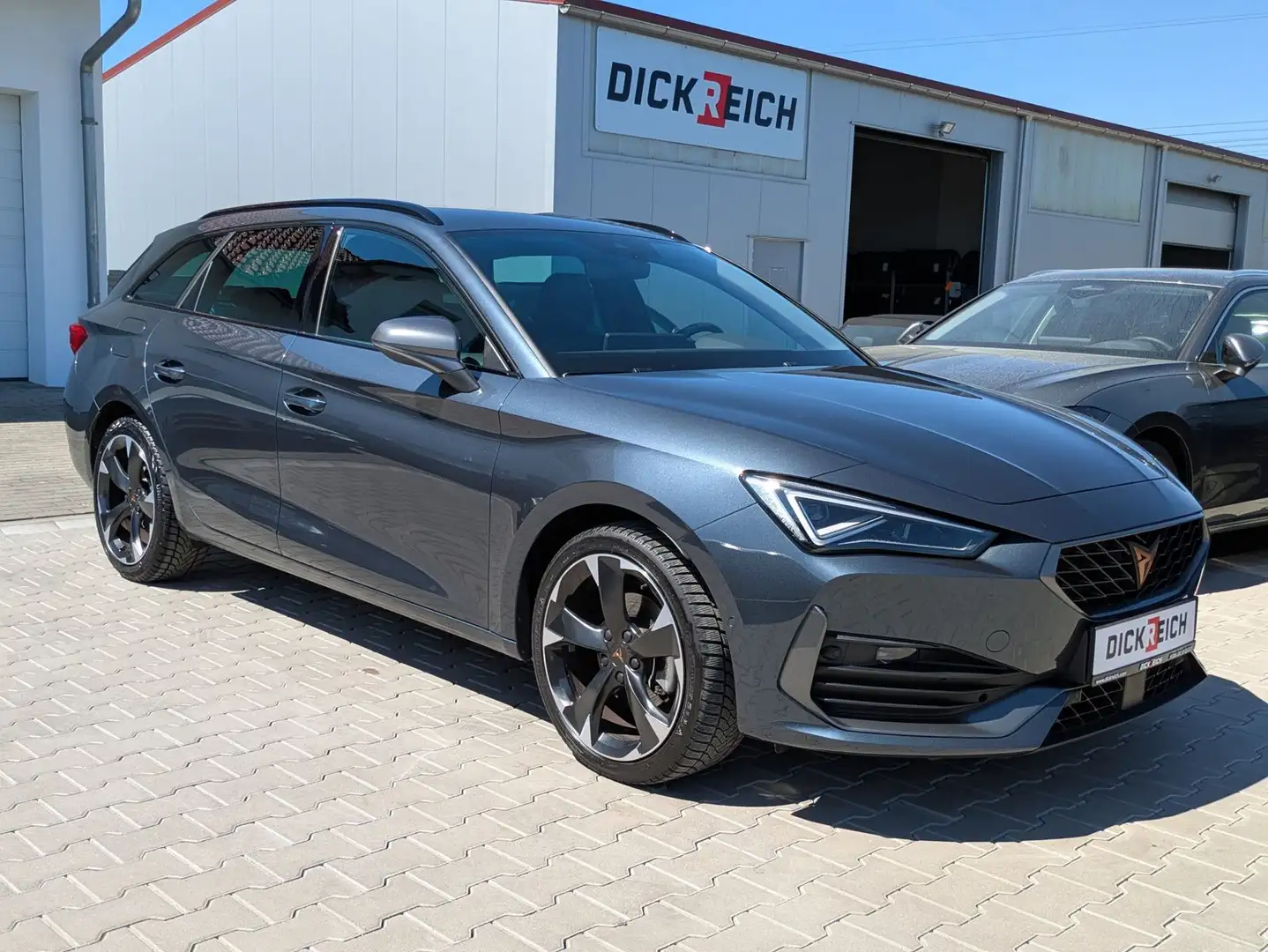 CUPRA Leon 1.5 eTSI DSG MATRIX-LED*ACC*AHK*KAMERA*18" Grau - 1