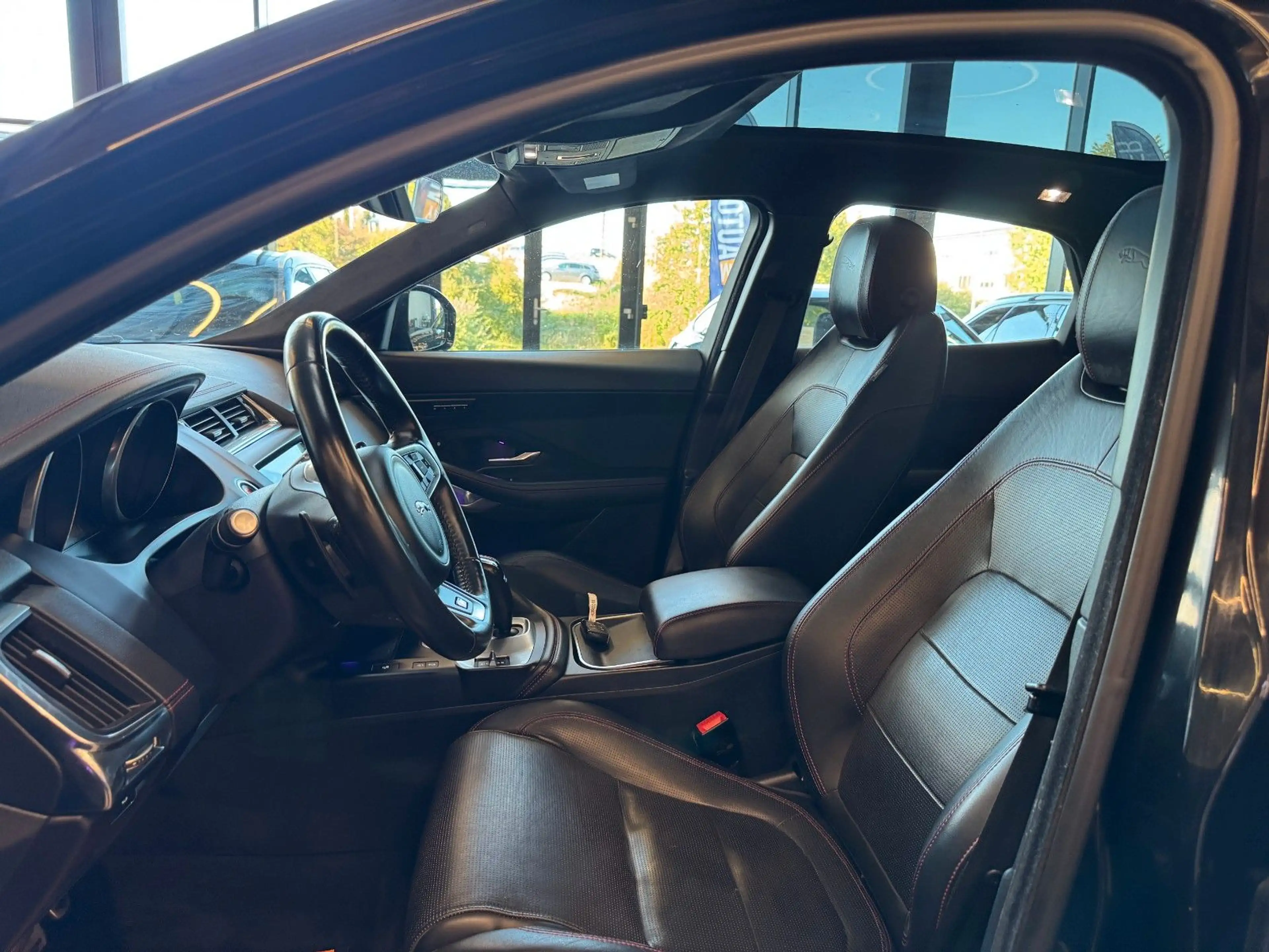 Jaguar E-Pace *HEAD-UP*PANO*MEMORY*KEYLESS*ACC*NAV* — photo 10