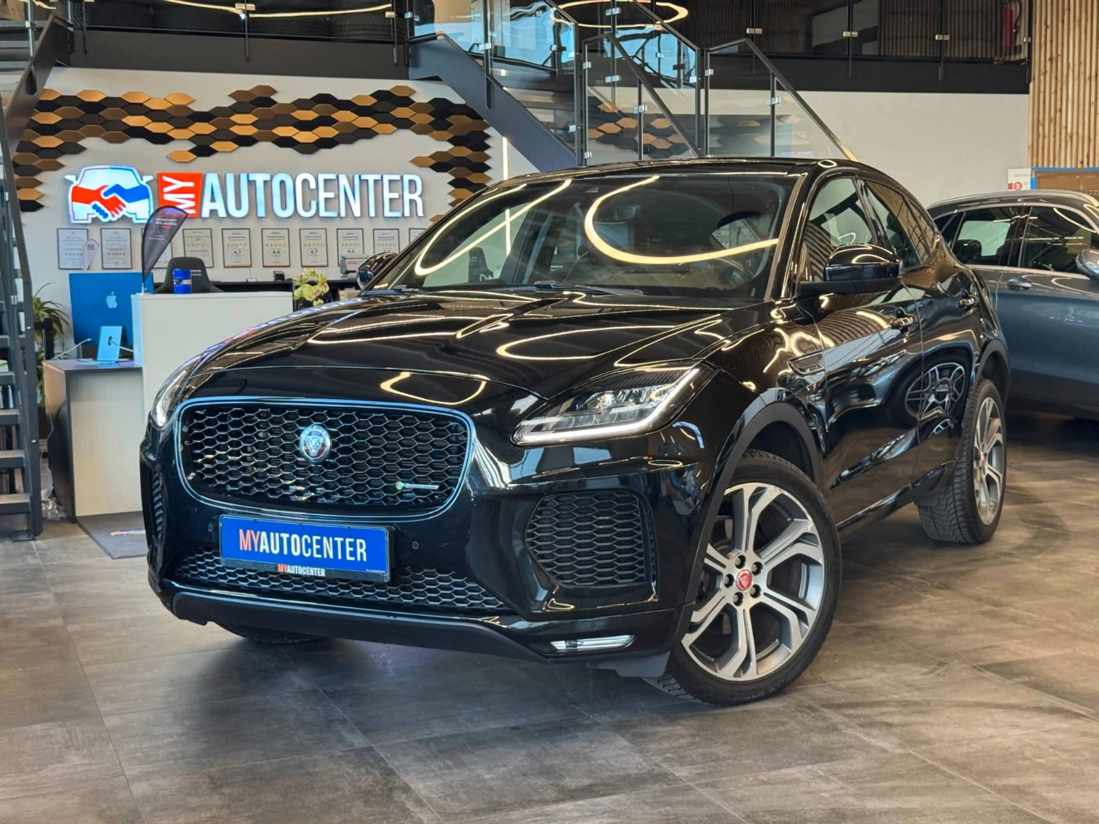 Jaguar E-Pace *HEAD-UP*PANO*MEMORY*KEYLESS*ACC*NAV*
