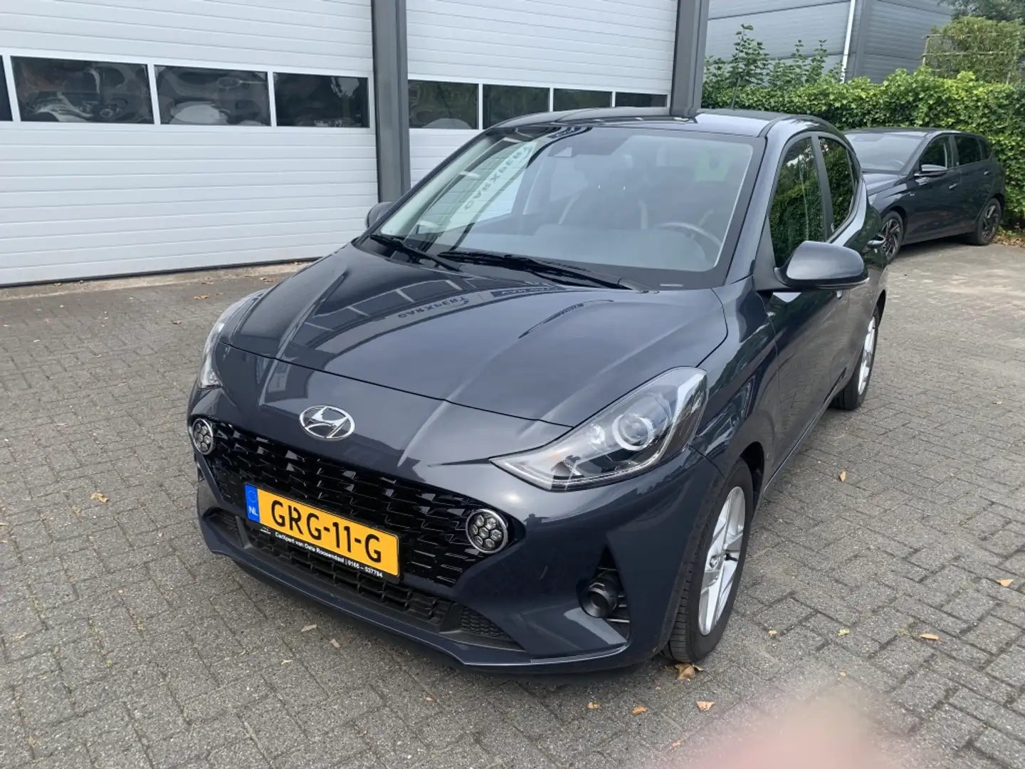 Hyundai i10 1.0 comfort+ Gris - 1