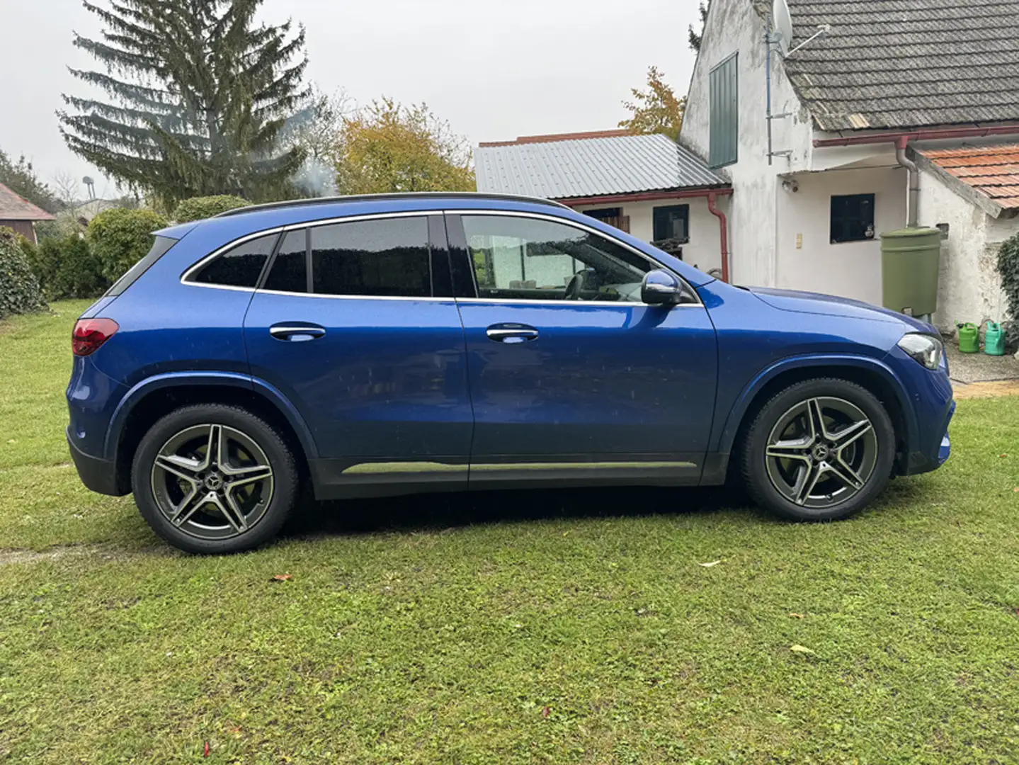 Mercedes-Benz GLA 220 GLA 220 4matic AMG Blau - 2