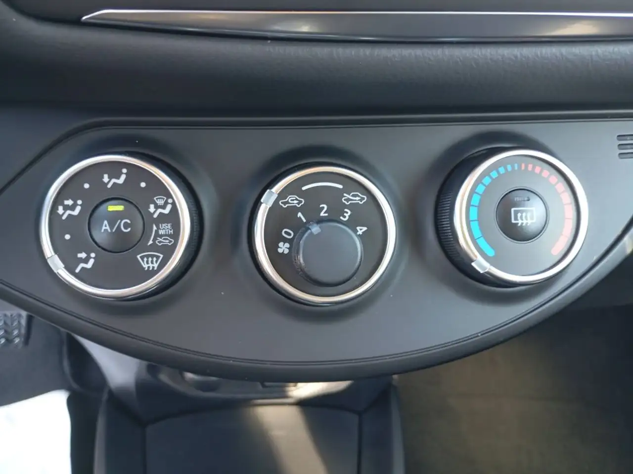 Toyota Yaris Yaris — photo 13