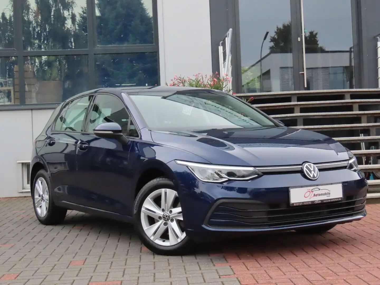 Volkswagen Golf 1.0 eTSI Autom. Ambiente Navi Klimaauto. Bleu - 1