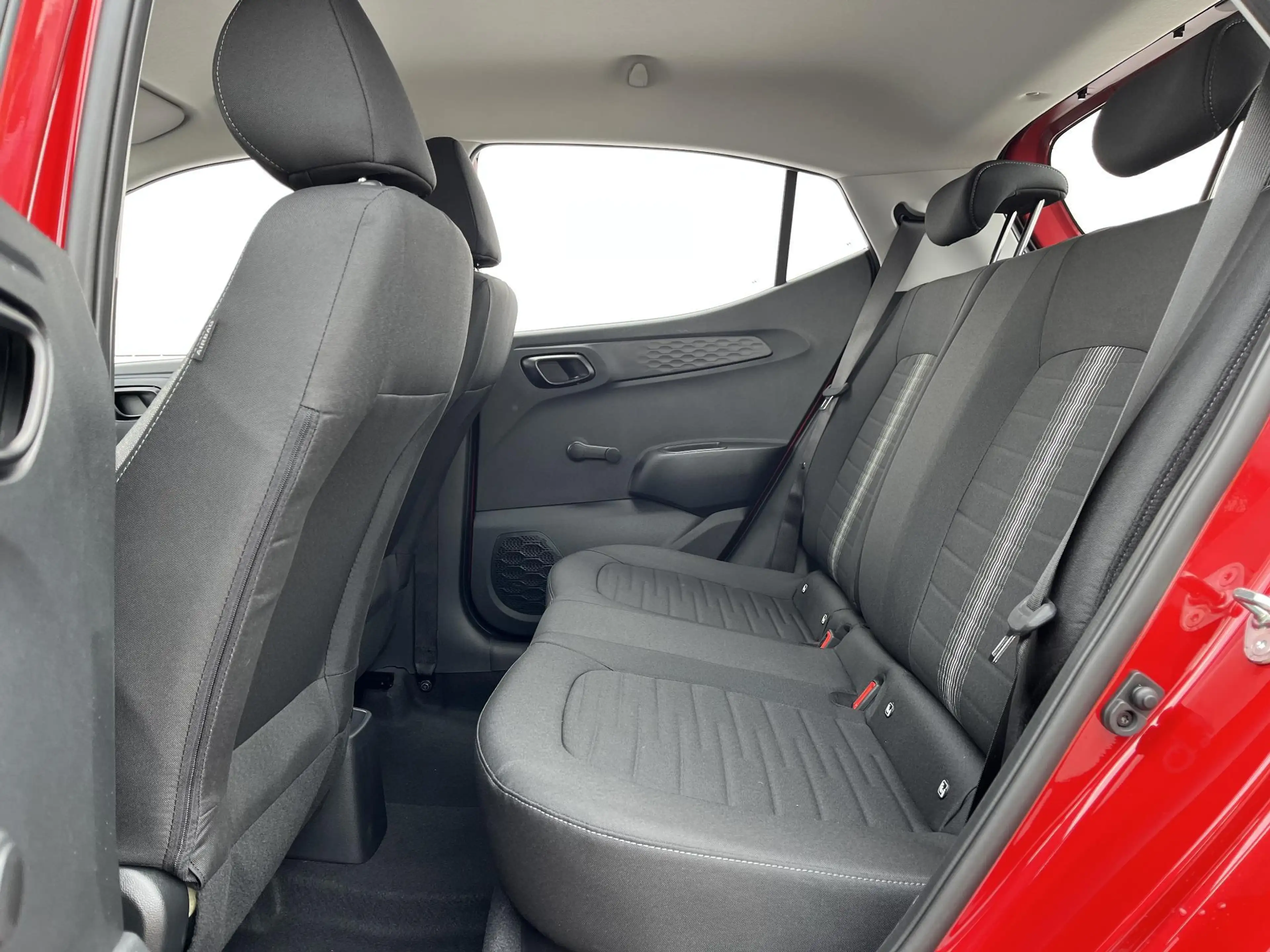 Hyundai i10 1.0 Comfort / Apple Carplay/Android Auto / audio-n — photo 6