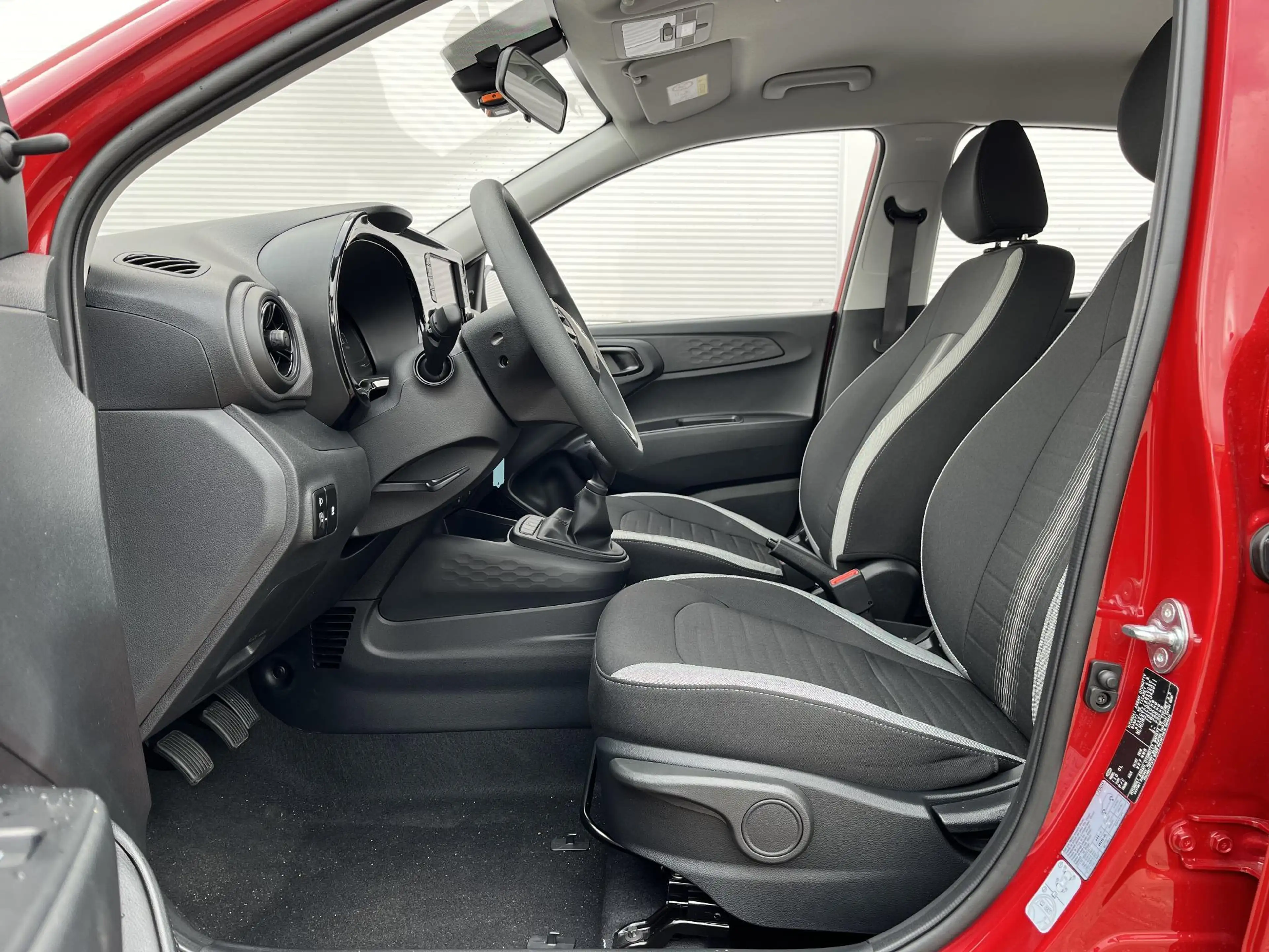 Hyundai i10 1.0 Comfort / Apple Carplay/Android Auto / audio-n — photo 26