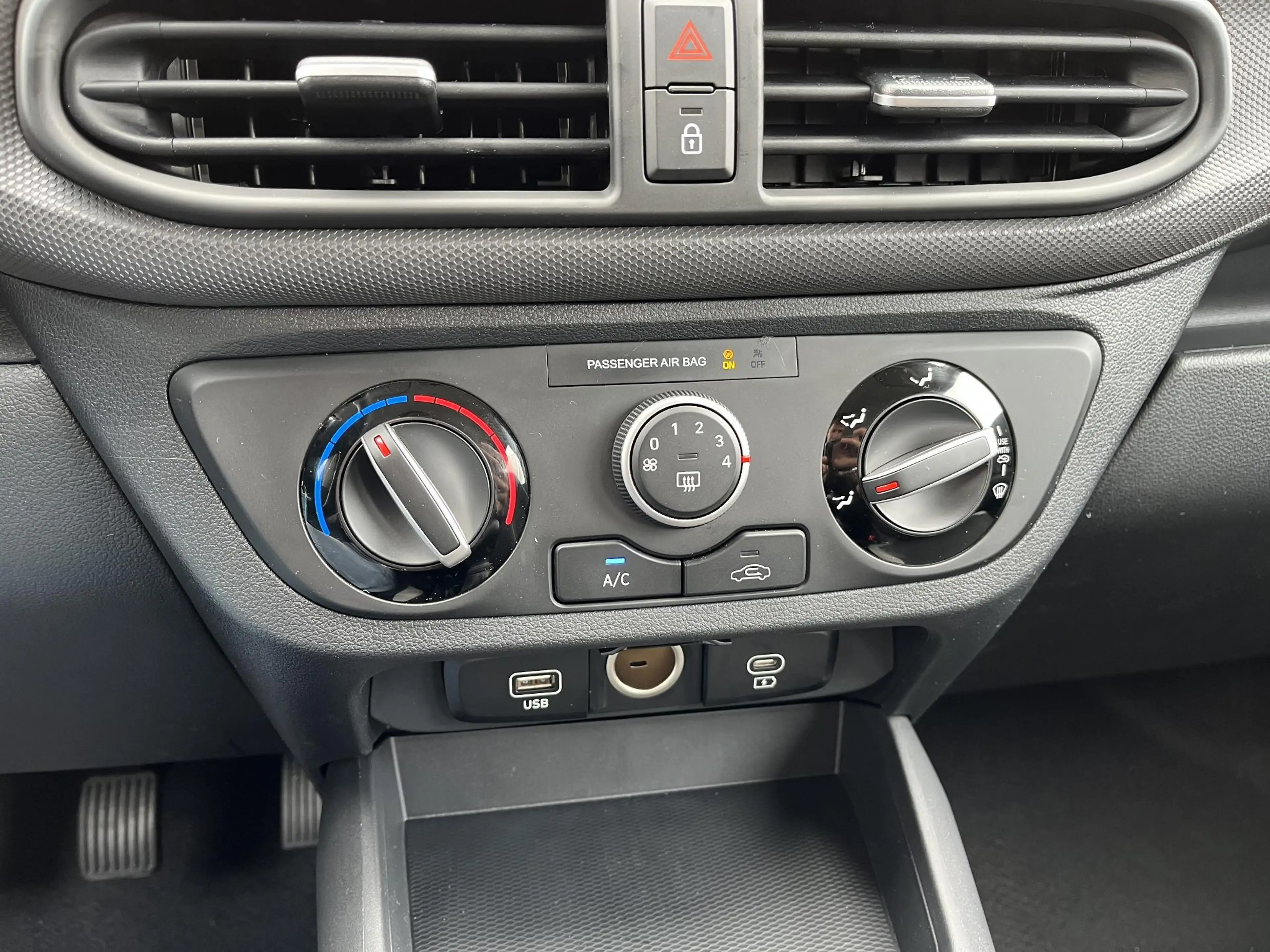 Hyundai i10 1.0 Comfort / Apple Carplay/Android Auto / audio-n — photo 24