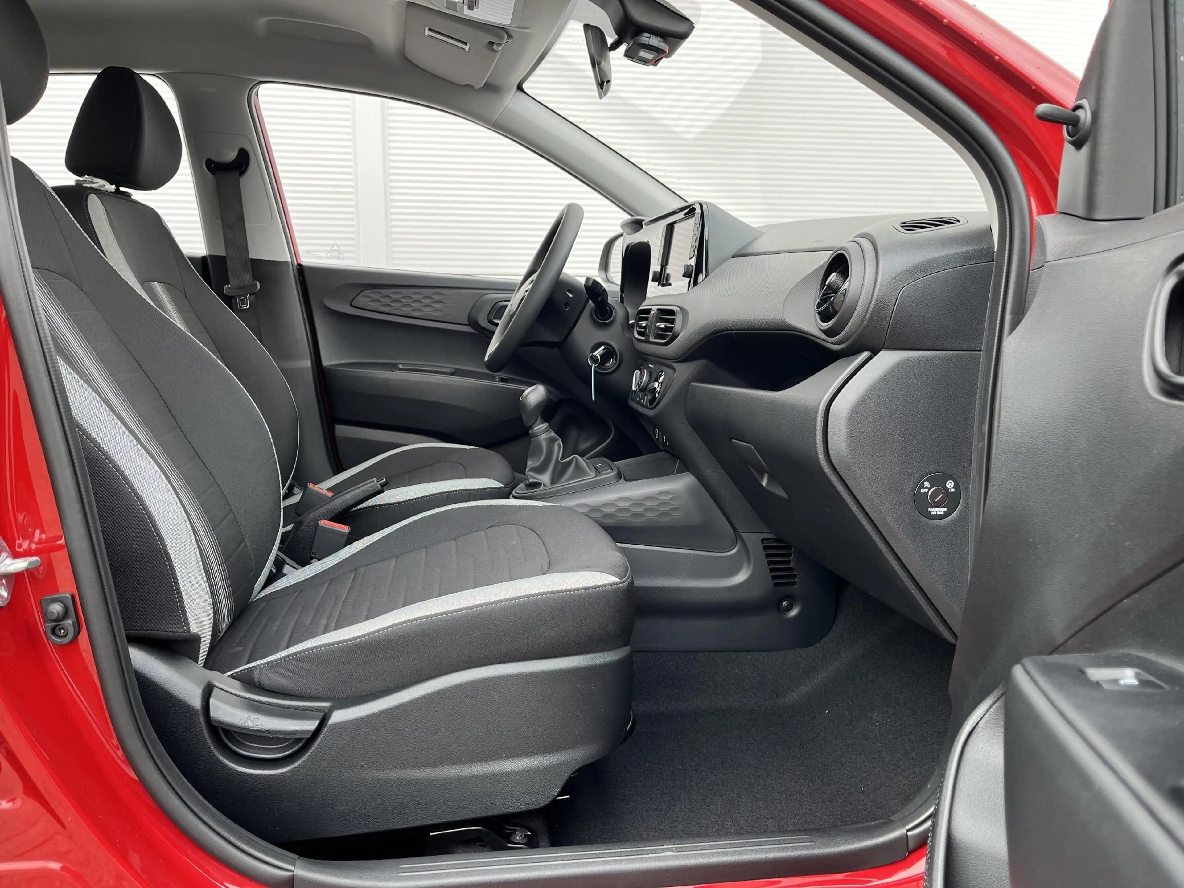 Hyundai i10 1.0 Comfort / Apple Carplay/Android Auto / audio-n — photo 31