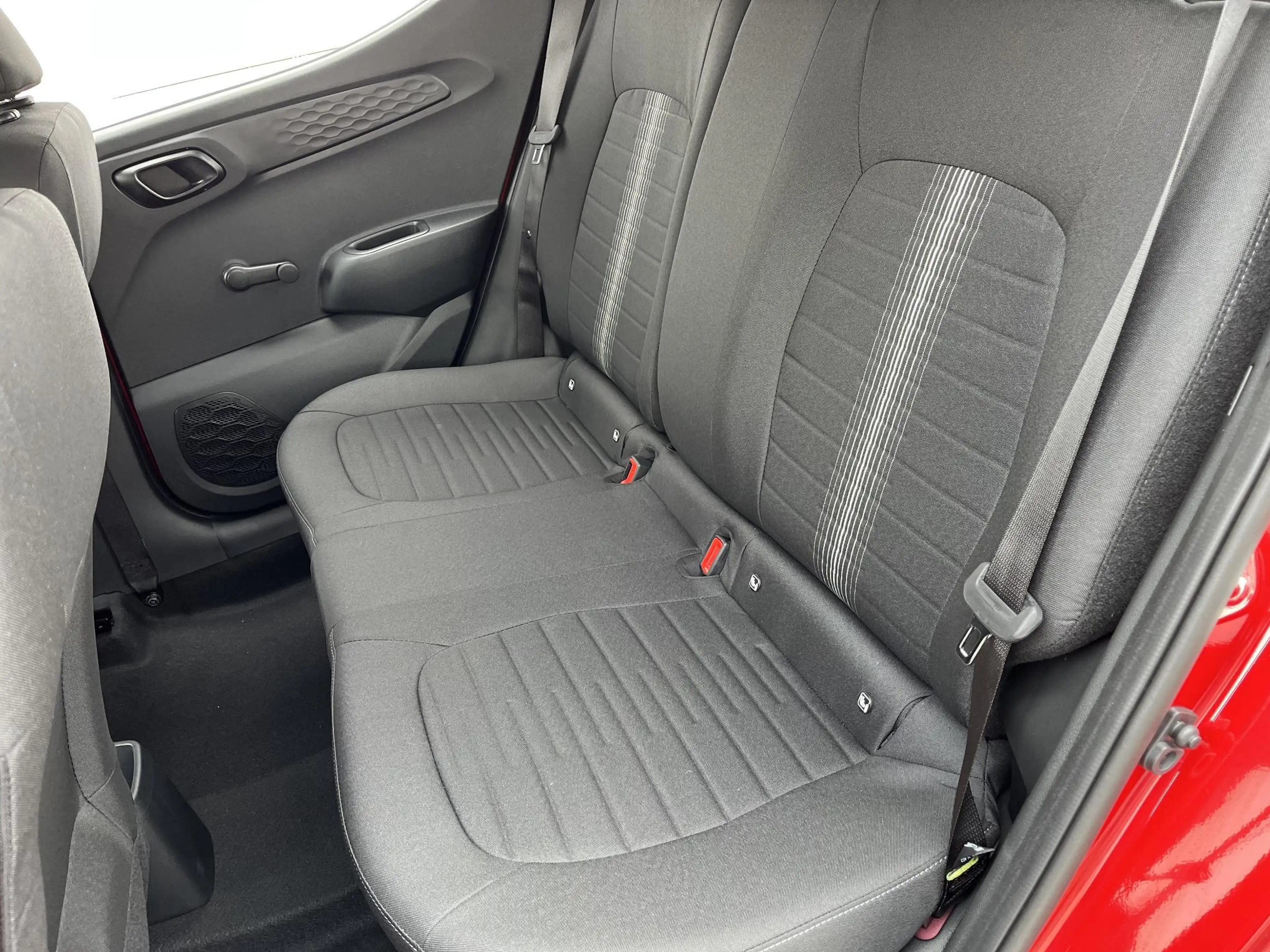 Hyundai i10 1.0 Comfort / Apple Carplay/Android Auto / audio-n — photo 23