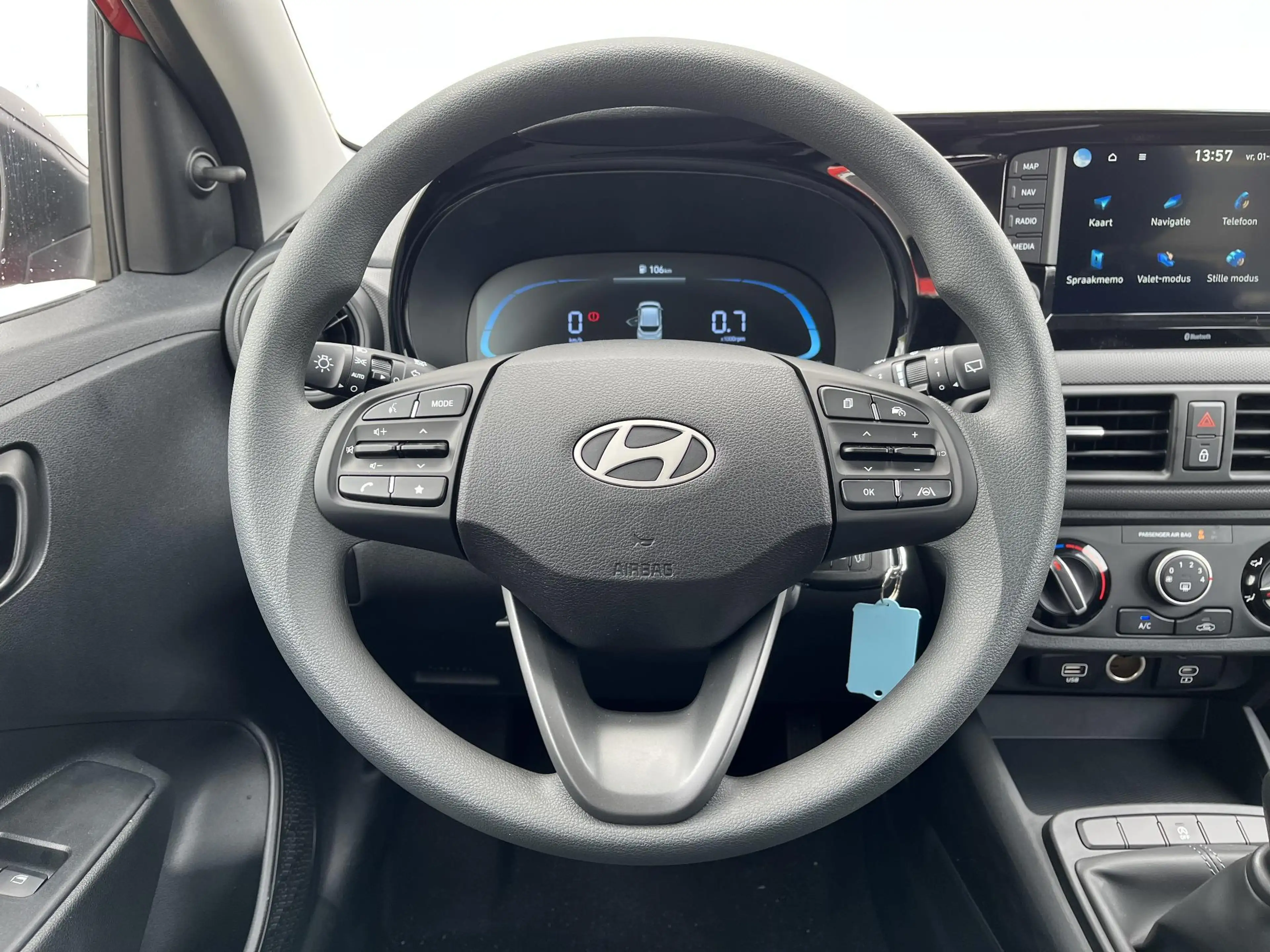 Hyundai i10 1.0 Comfort / Apple Carplay/Android Auto / audio-n — photo 8