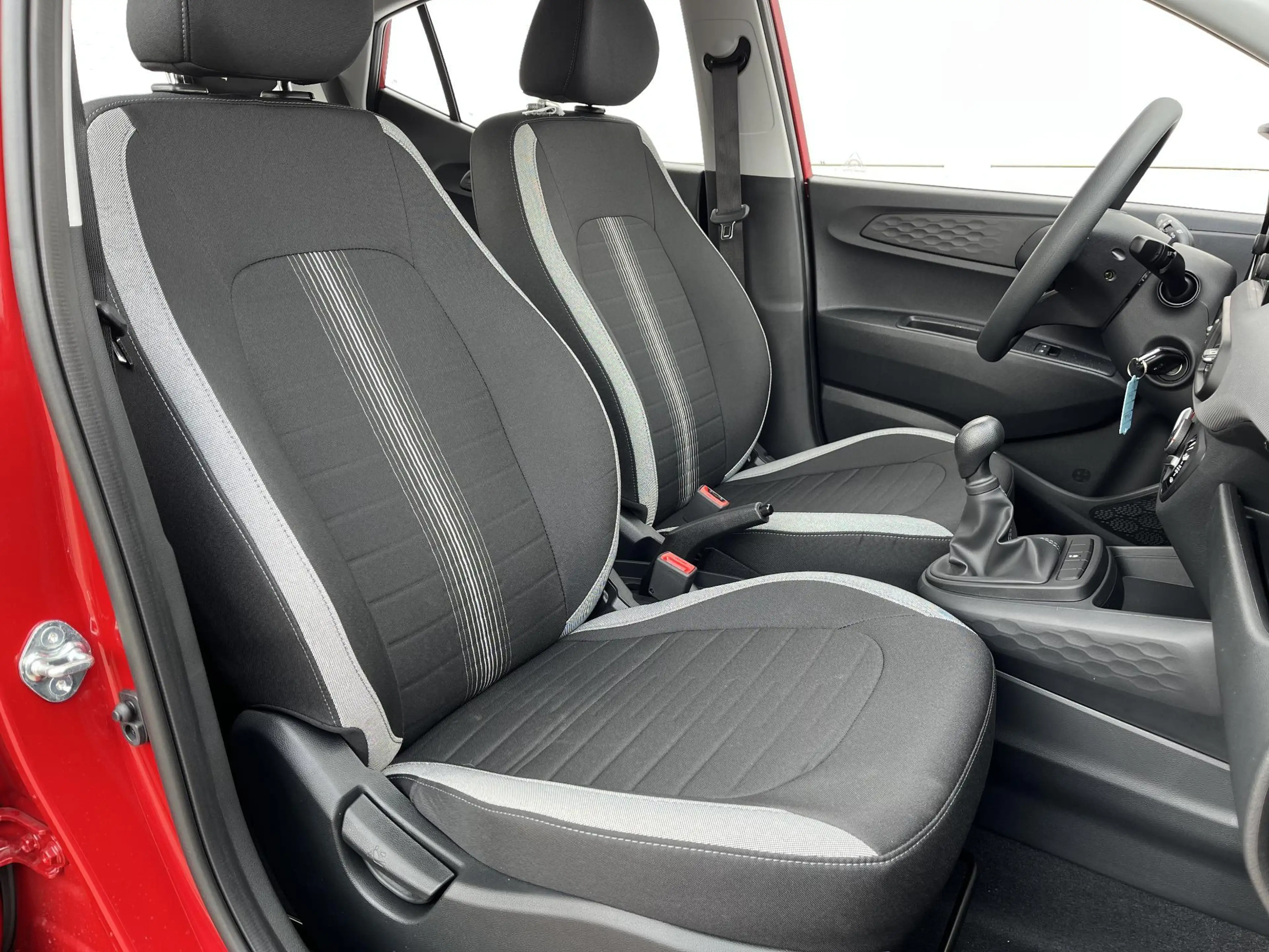 Hyundai i10 1.0 Comfort / Apple Carplay/Android Auto / audio-n — photo 25
