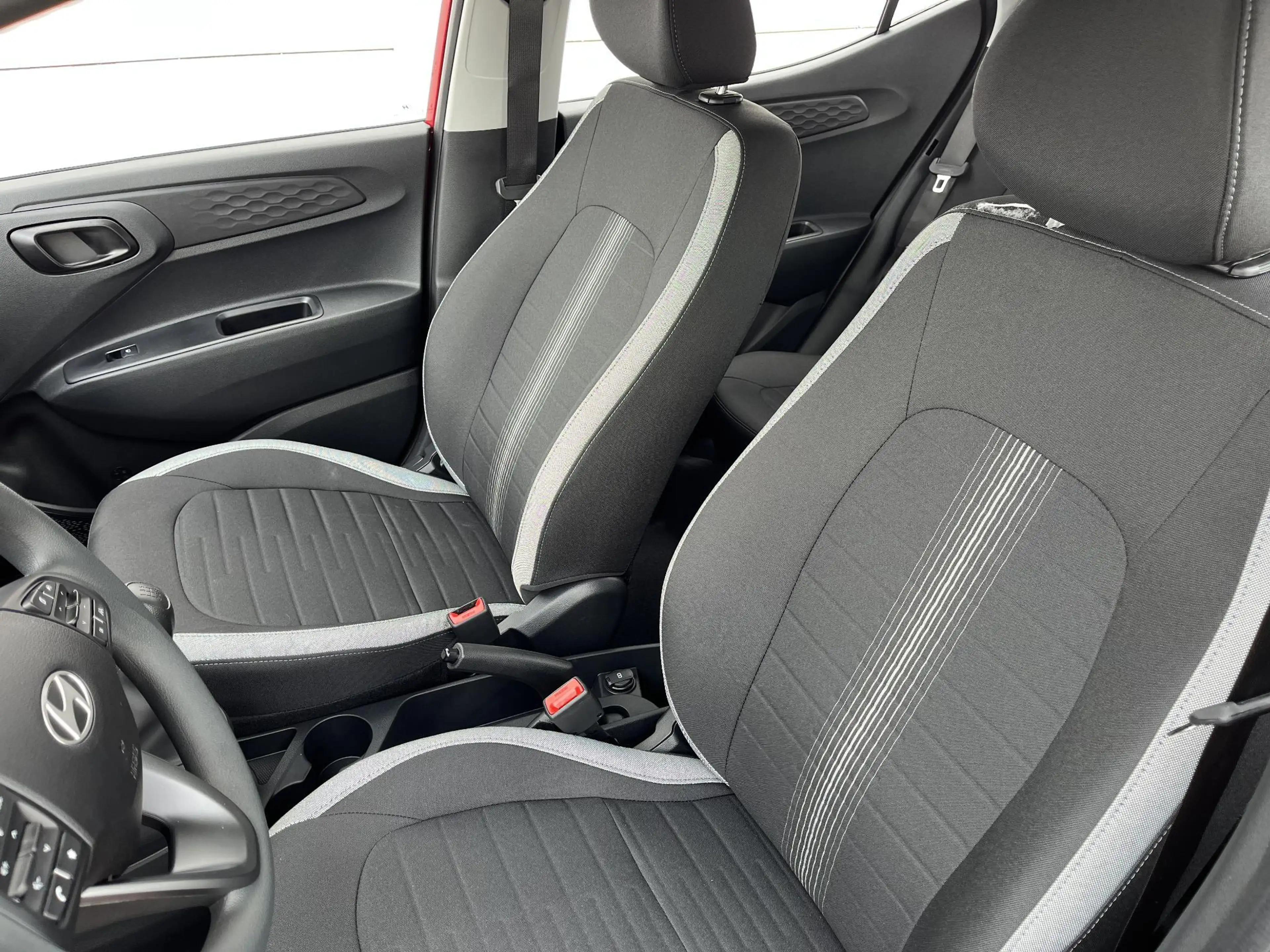 Hyundai i10 1.0 Comfort / Apple Carplay/Android Auto / audio-n — photo 18