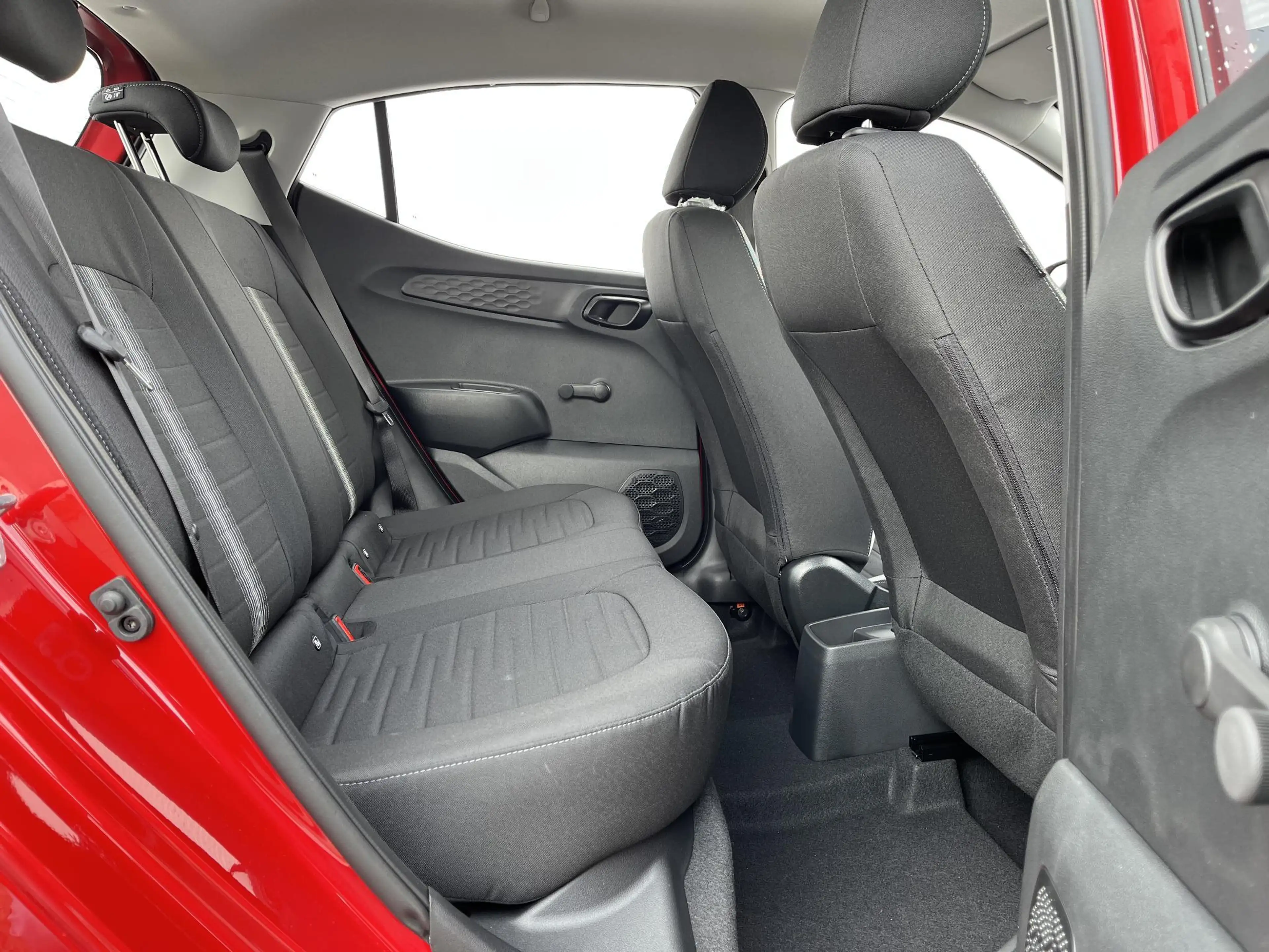 Hyundai i10 1.0 Comfort / Apple Carplay/Android Auto / audio-n — photo 28