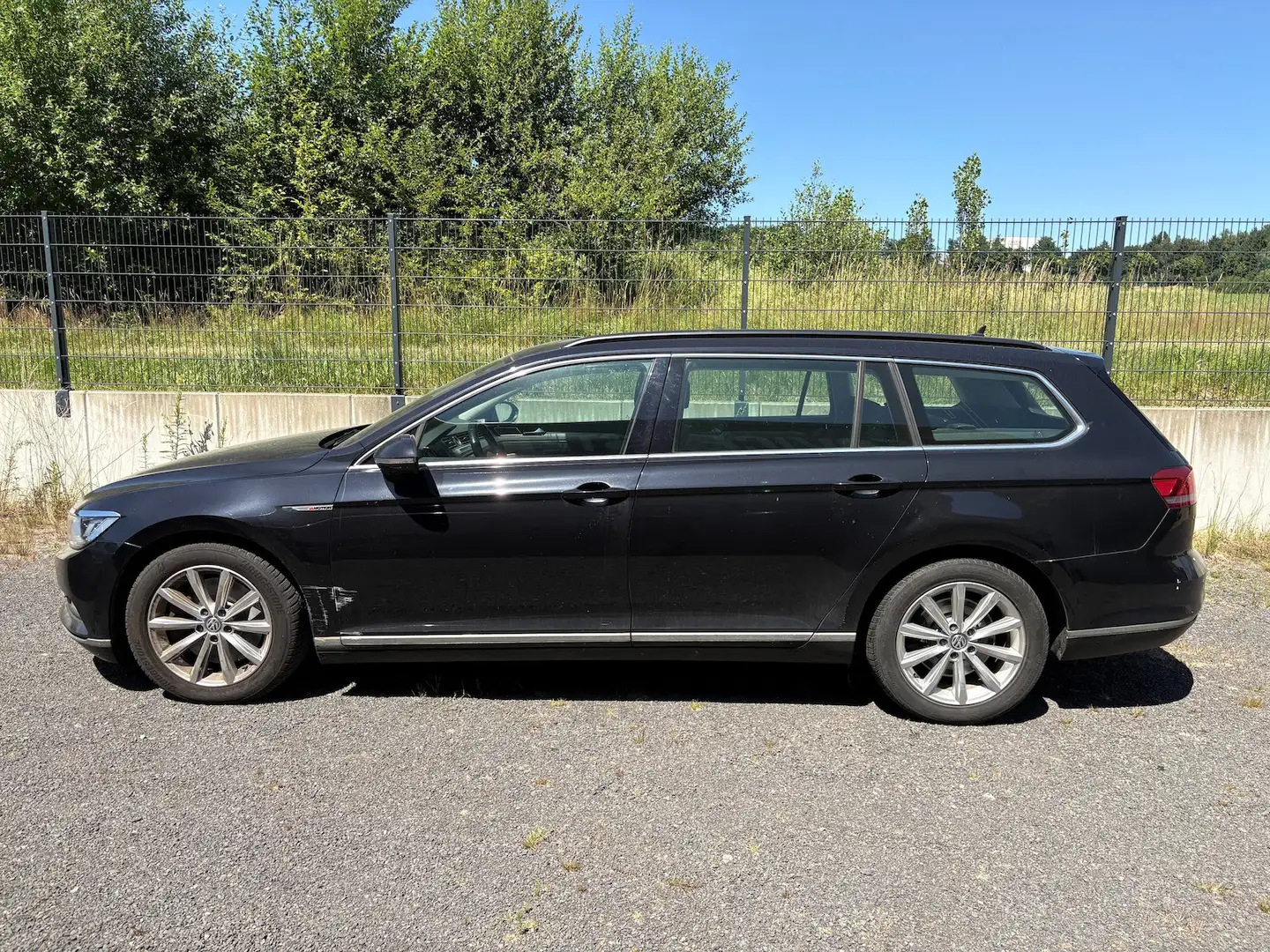 Volkswagen Passat Variant 2.0 TDI DSG 4MOTION PANO LED ACC Nero - 2