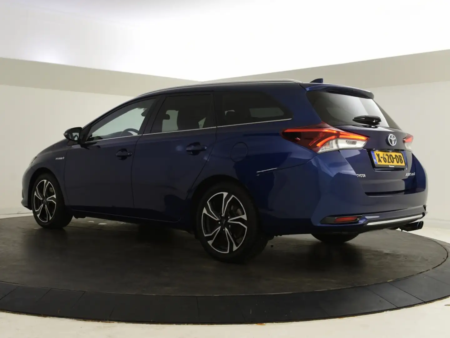 Toyota Auris Touring Sports 1.8 Hybrid Aspiration | Camera | LM Bleu - 2