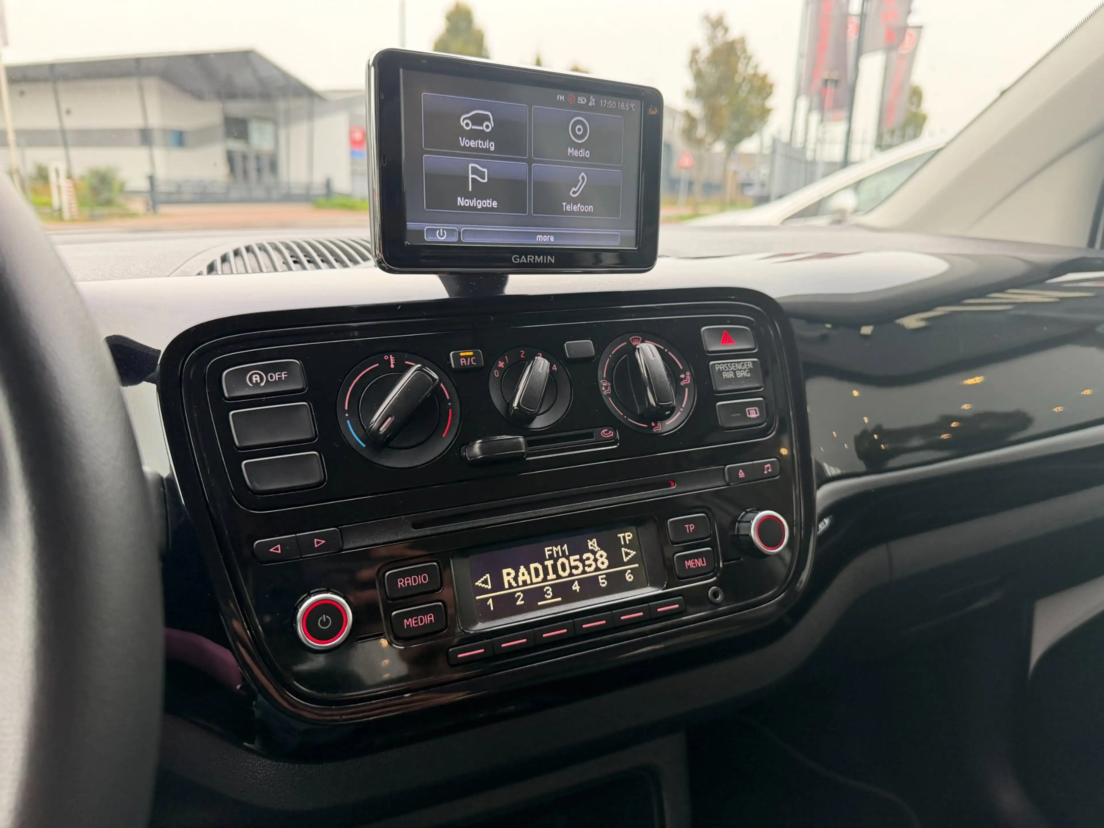 Volkswagen up! 1.0 move up! BlueMotion AIrco|NAVI|NAP — photo 3