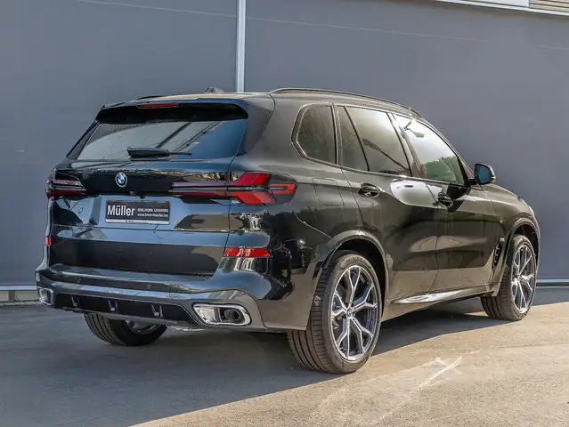 BMW X5 view 2