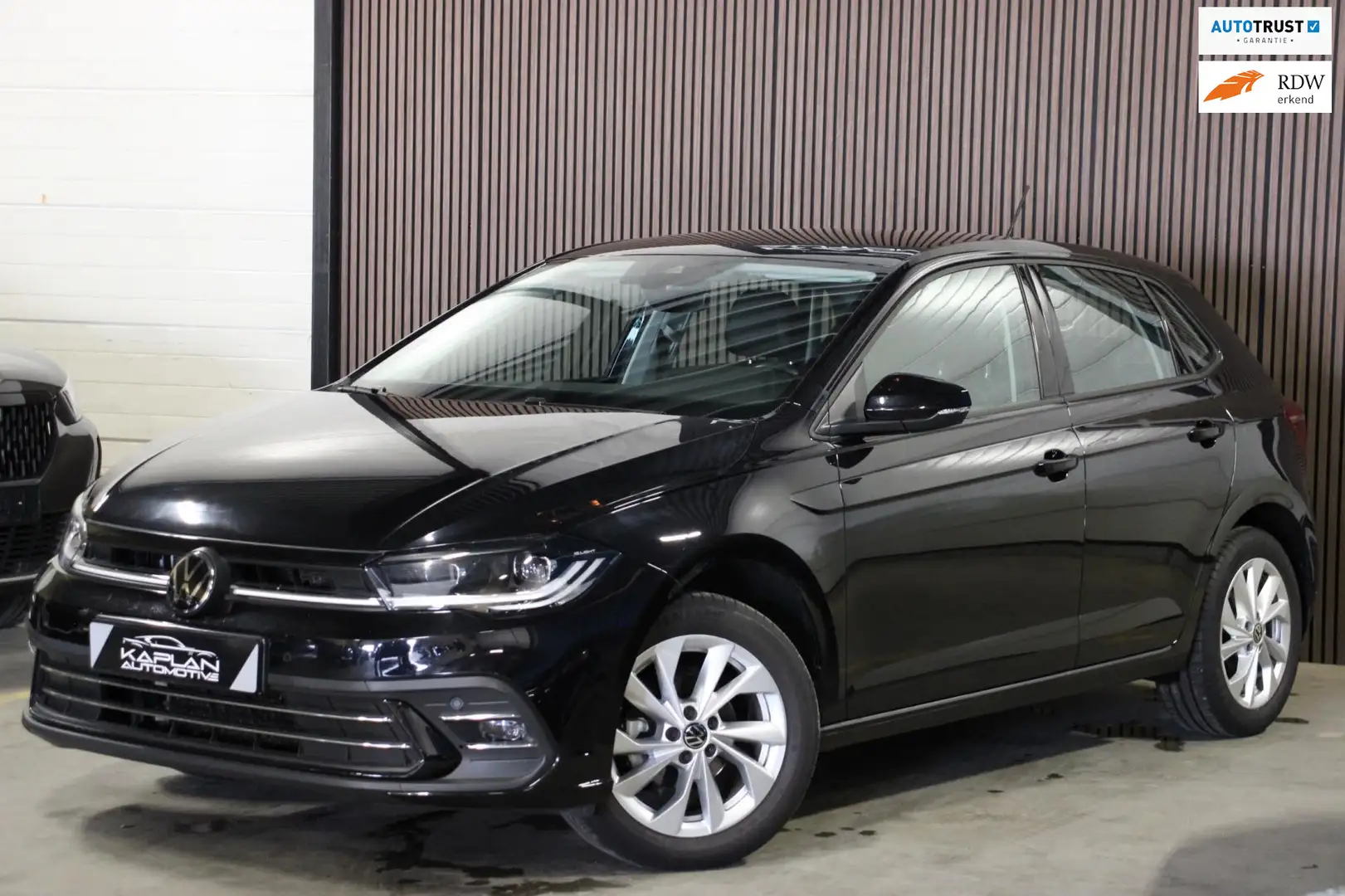 Volkswagen Polo 1.0 TSI Style IQ-Light Leder Lane Stoelverw ParkCa Zwart - 1