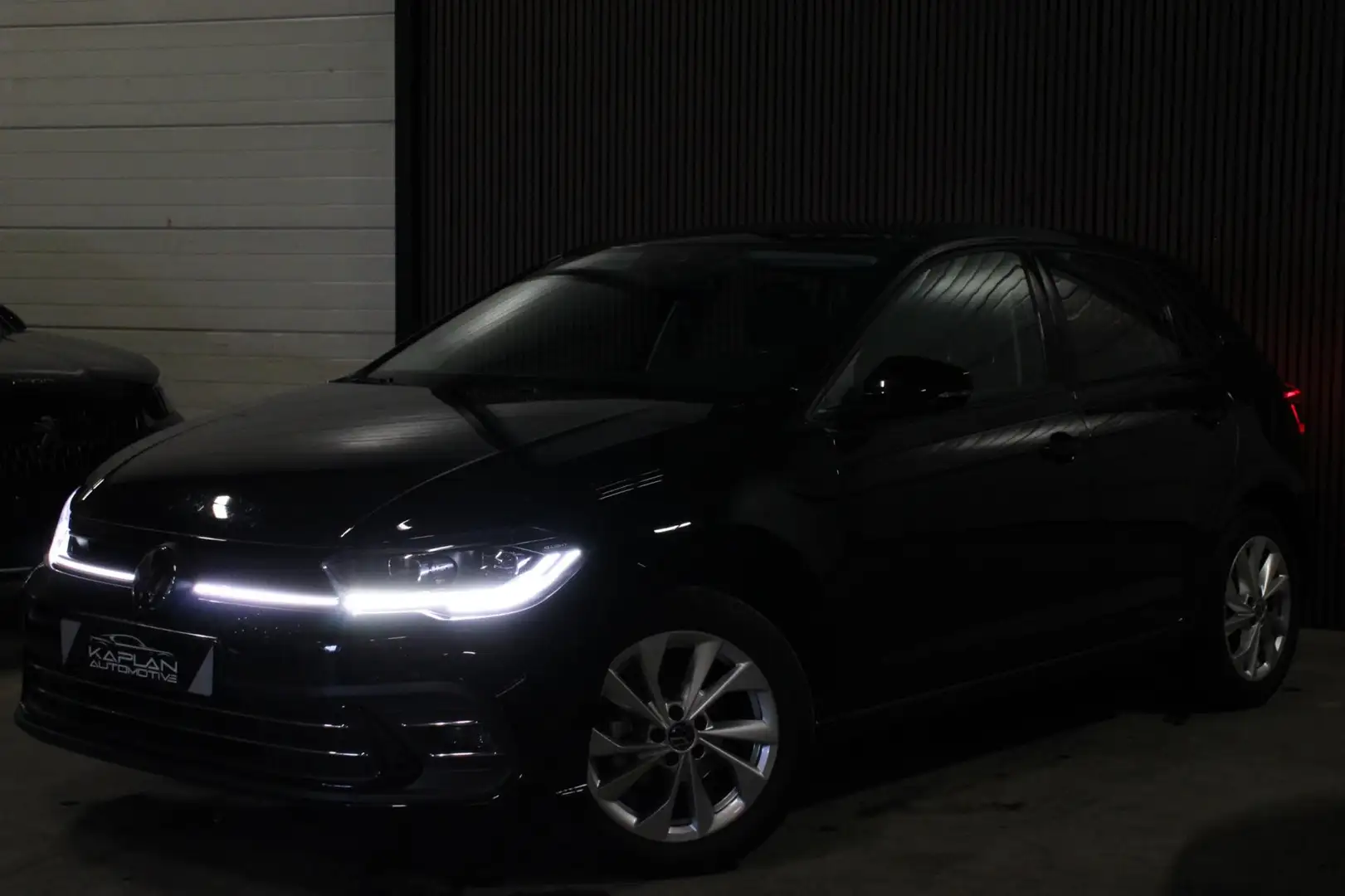 Volkswagen Polo 1.0 TSI Style IQ-Light Leder Lane Stoelverw ParkCa Zwart - 2