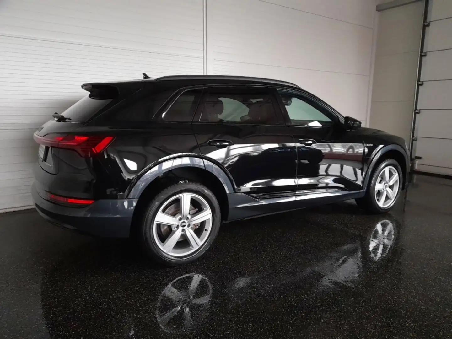 Audi e-tron 55 quattro BLACK *NP: € 105.234,- / SKY / LEDER MIT MEMORY / MATRIX-LED / 21 ZOLL AUDI SPORT* Schwarz - 2