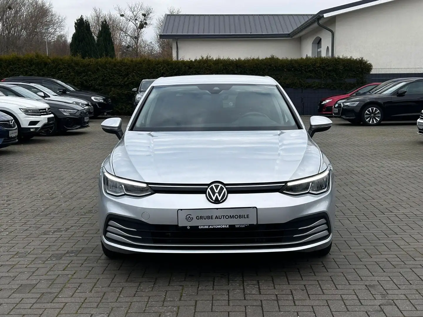 Volkswagen Golf VIII Lim. Life DSG*LED*AHK*NAVI*SHZ*ACC Silber - 2