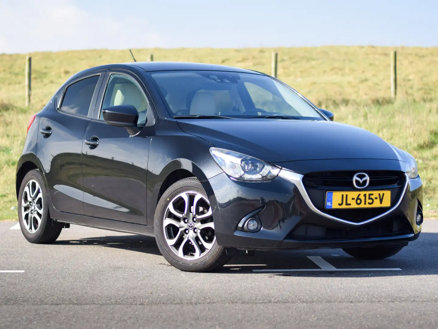 Mazda 2 2 1.5 SkyactivG SkL GT Zwart - 1