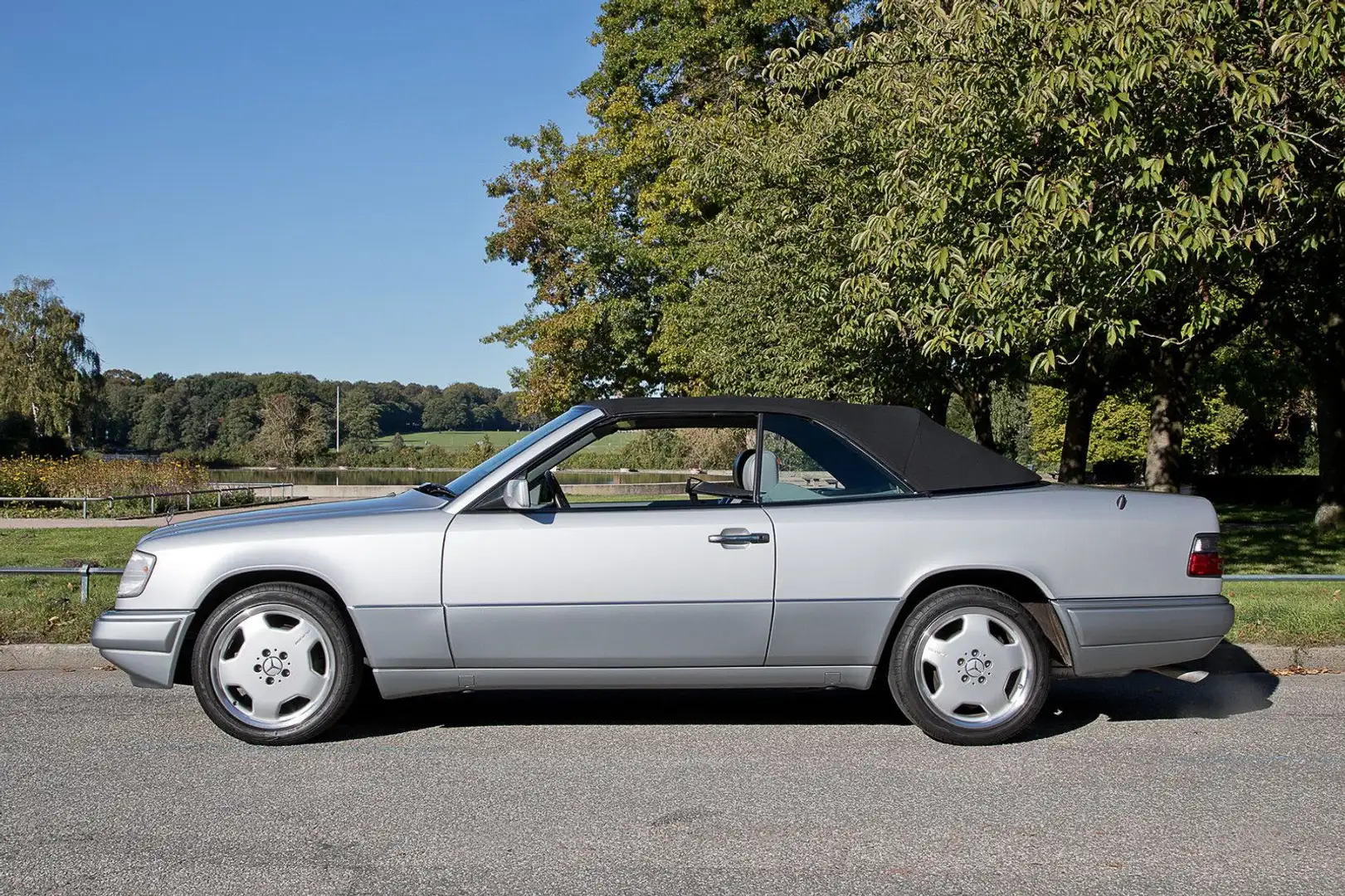Mercedes-Benz E 220 W124 E 220 Cabrio Srebrny - 2