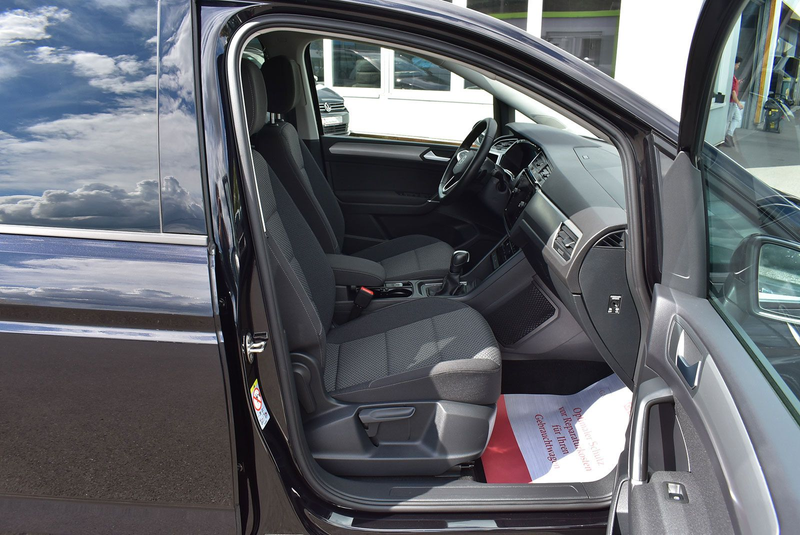 Volkswagen Touran 1,5 TSI IQ.LIGHT+SHZ+Kamera+7-Sitzer+ACC — photo 9
