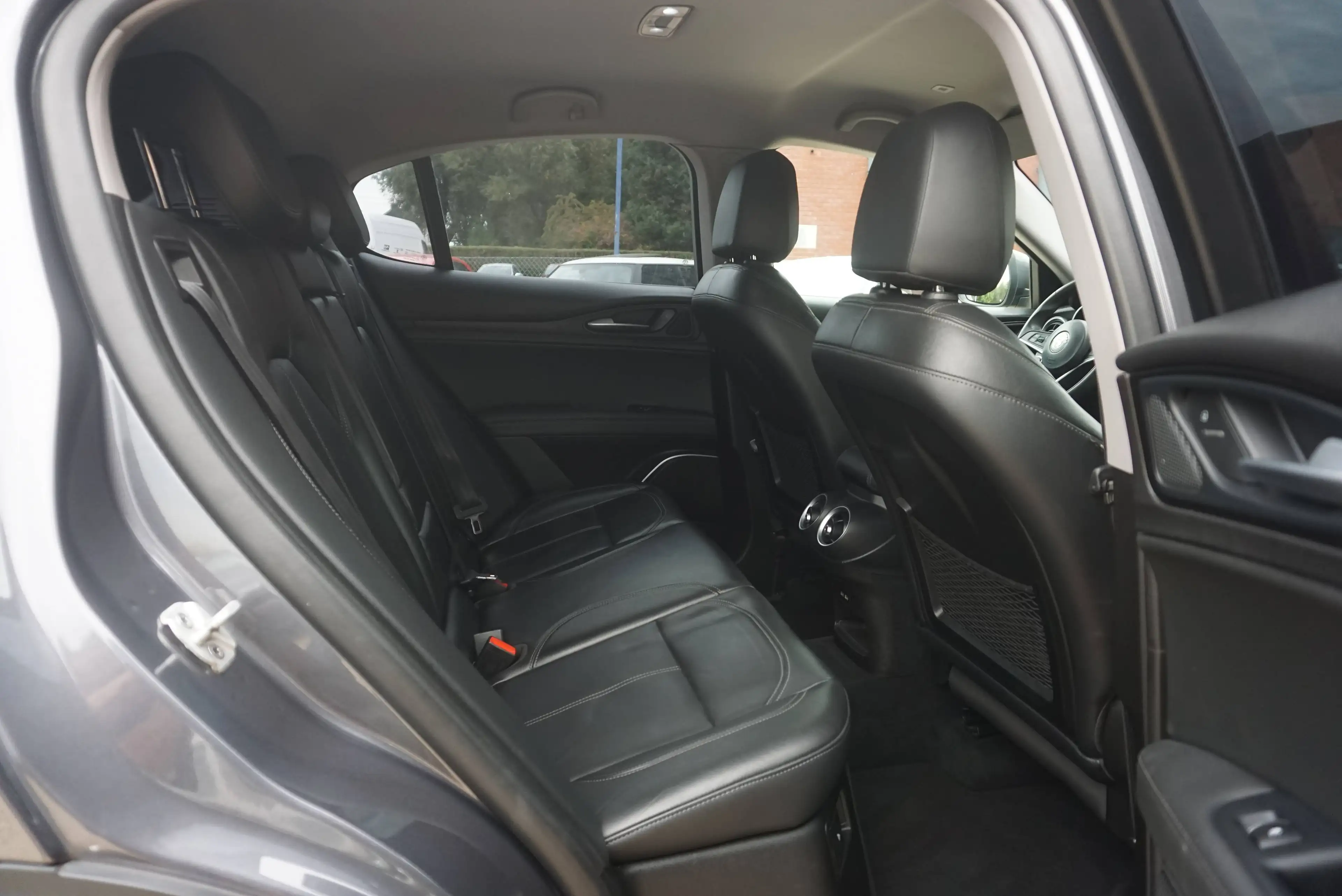 Alfa Romeo Stelvio 2.2 JTD Q4 Super / AUTOMATIQUE / LED / BI-XENON / PDC / CAMERA / CLIM / CRUISE — photo 9