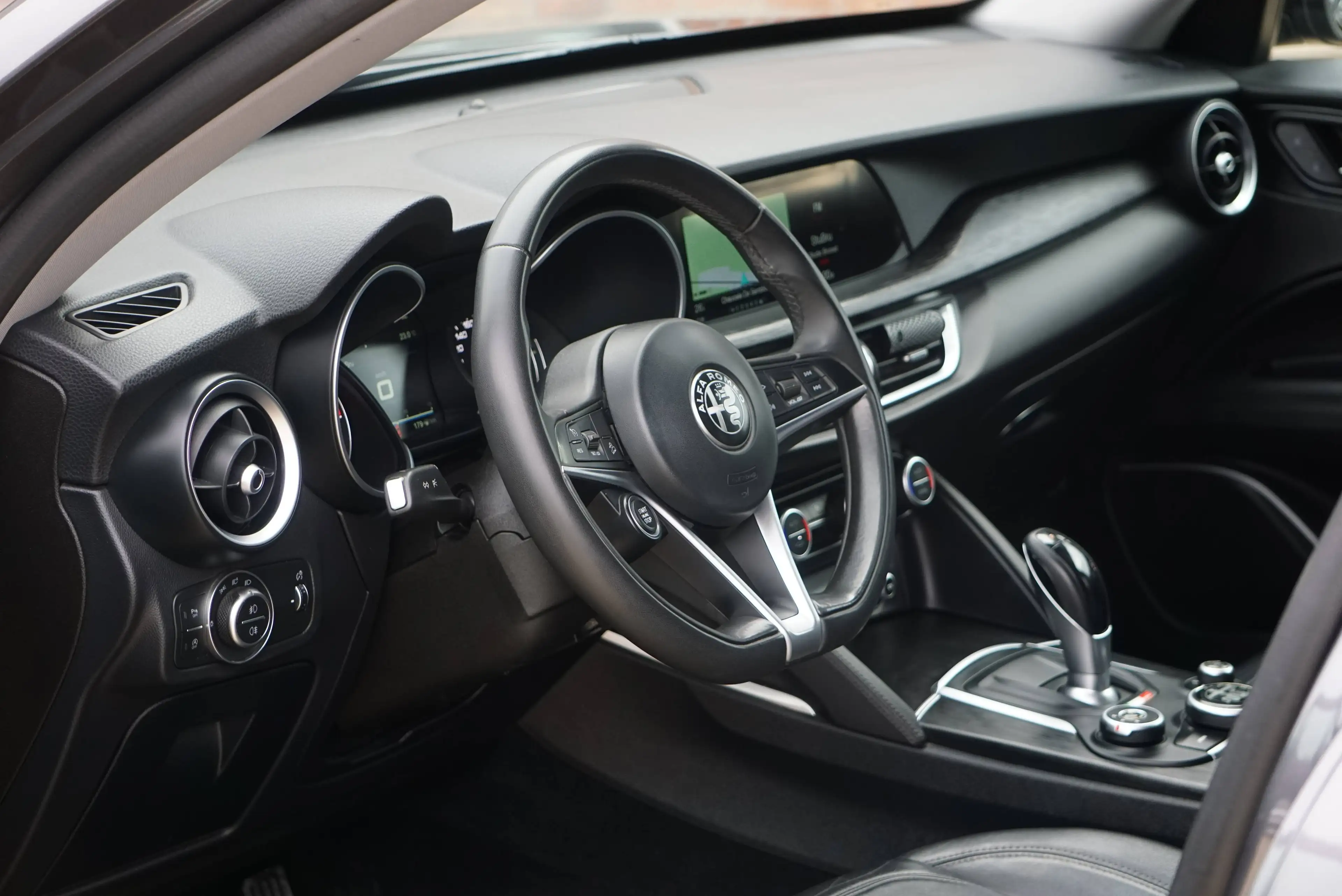Alfa Romeo Stelvio 2.2 JTD Q4 Super / AUTOMATIQUE / LED / BI-XENON / PDC / CAMERA / CLIM / CRUISE — photo 5