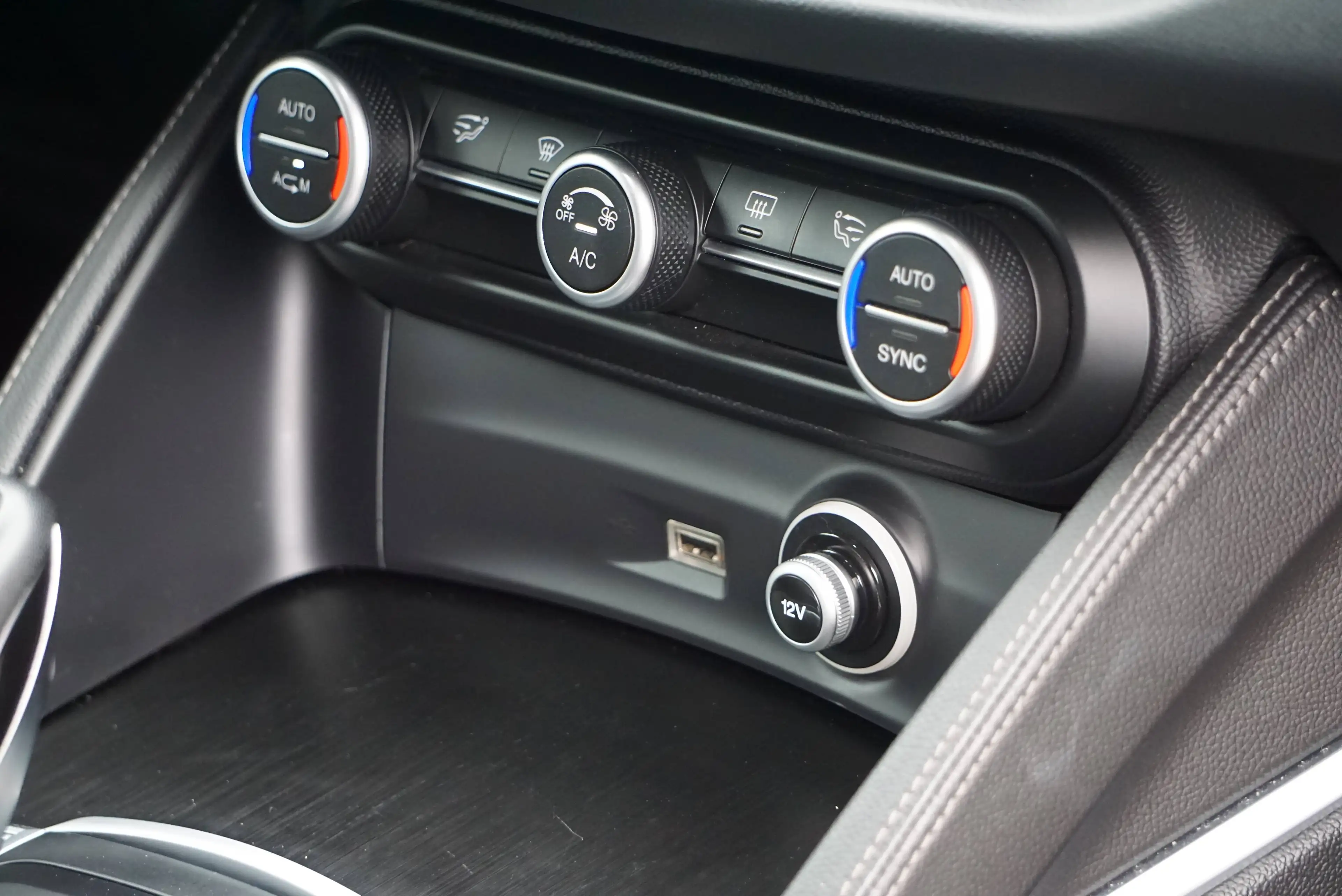 Alfa Romeo Stelvio 2.2 JTD Q4 Super / AUTOMATIQUE / LED / BI-XENON / PDC / CAMERA / CLIM / CRUISE — photo 15