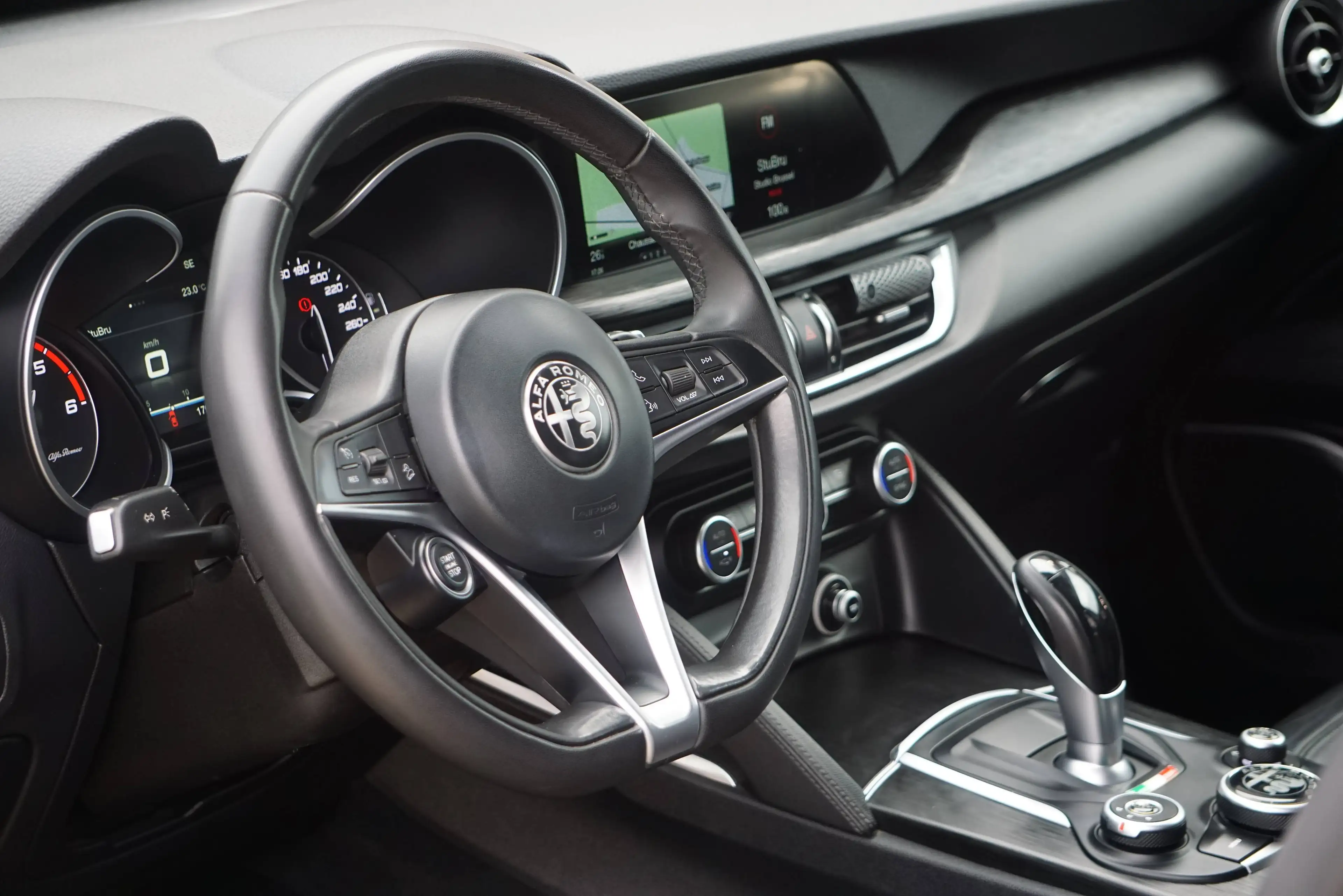 Alfa Romeo Stelvio 2.2 JTD Q4 Super / AUTOMATIQUE / LED / BI-XENON / PDC / CAMERA / CLIM / CRUISE — photo 12