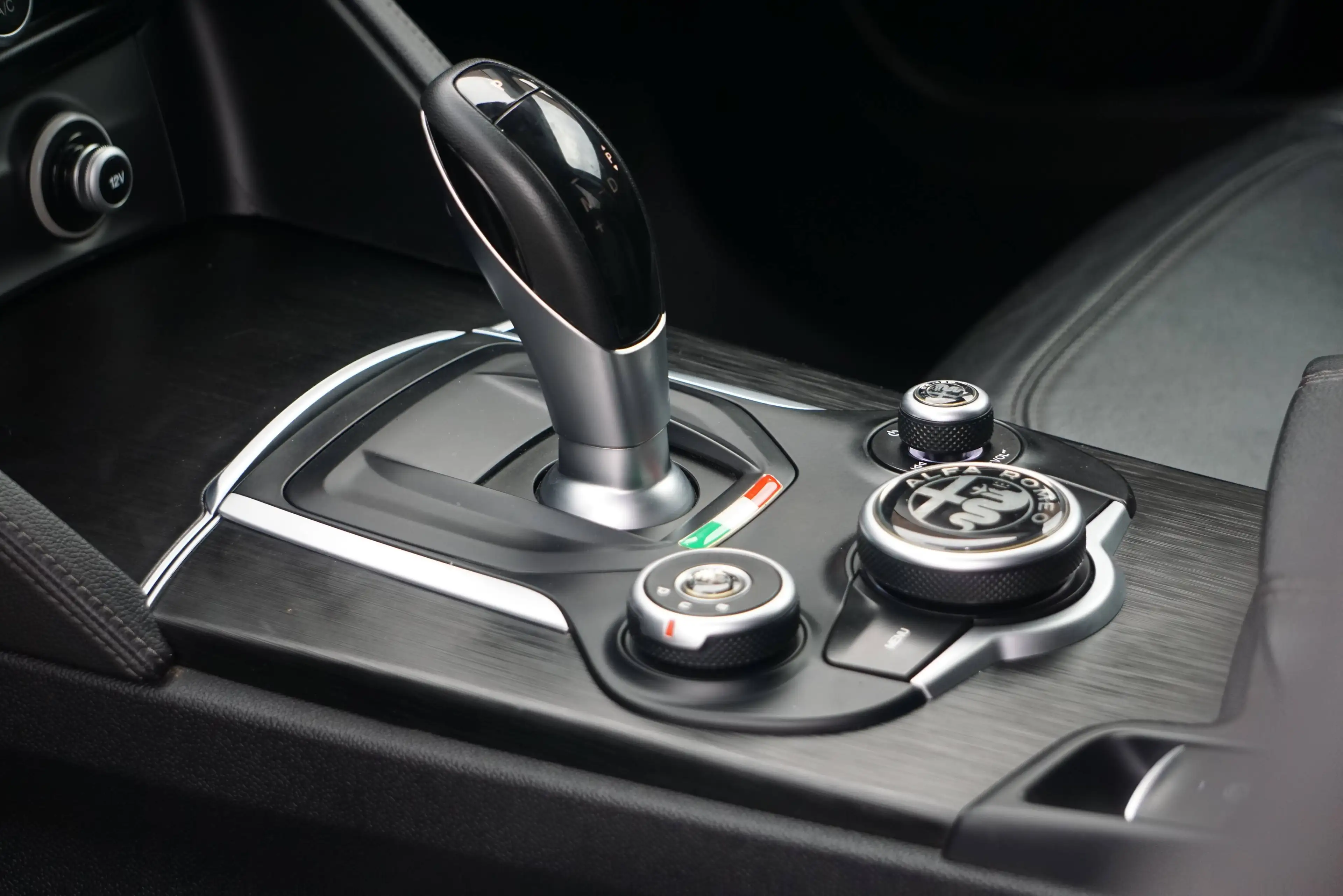 Alfa Romeo Stelvio 2.2 JTD Q4 Super / AUTOMATIQUE / LED / BI-XENON / PDC / CAMERA / CLIM / CRUISE — photo 13
