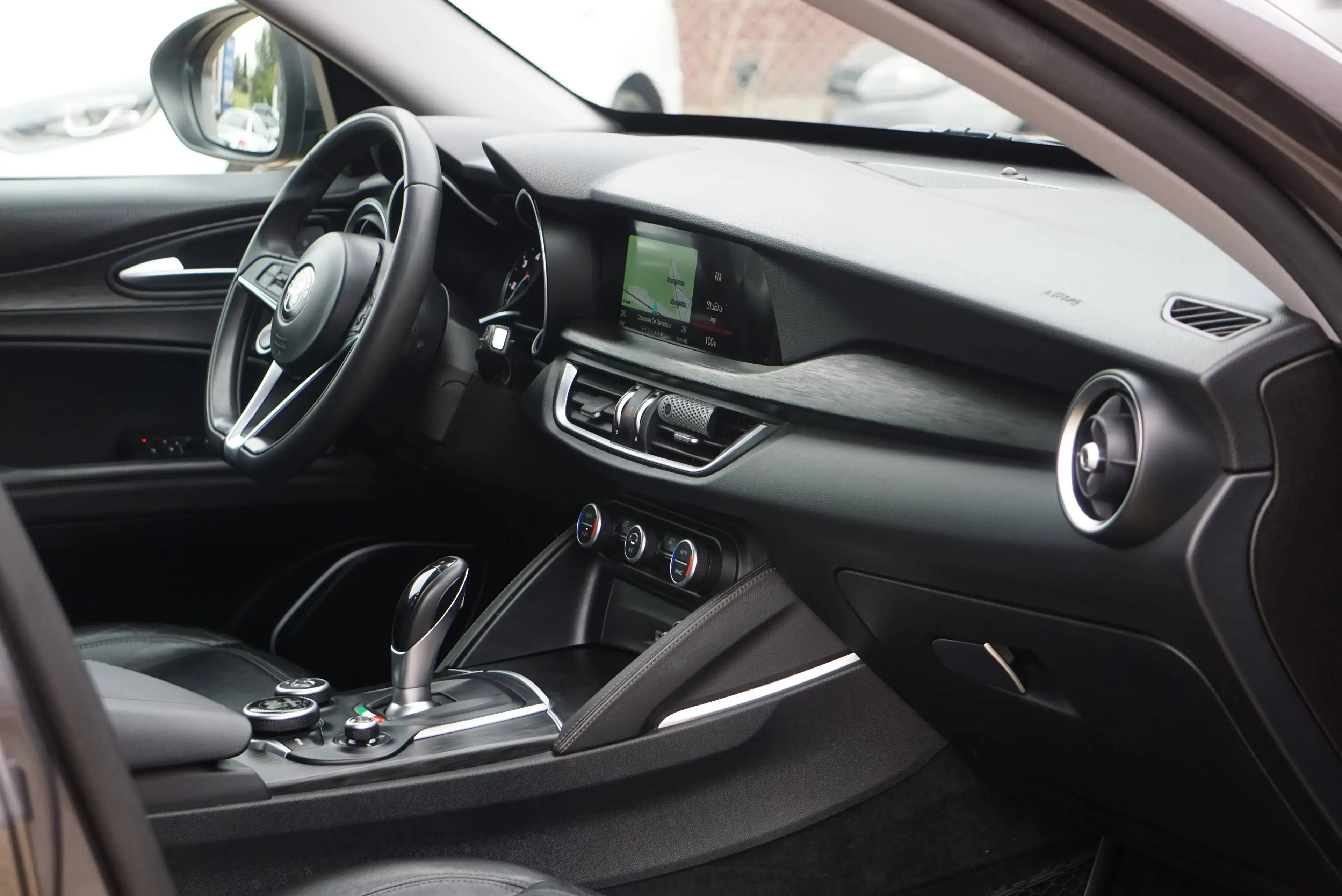 Alfa Romeo Stelvio 2.2 JTD Q4 Super / AUTOMATIQUE / LED / BI-XENON / PDC / CAMERA / CLIM / CRUISE — photo 6