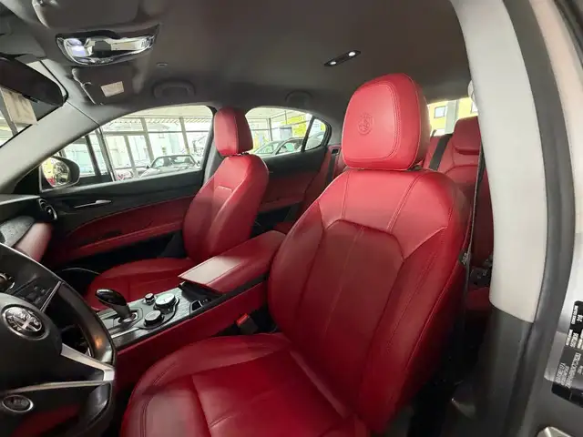 Alfa Romeo Stelvio view 13