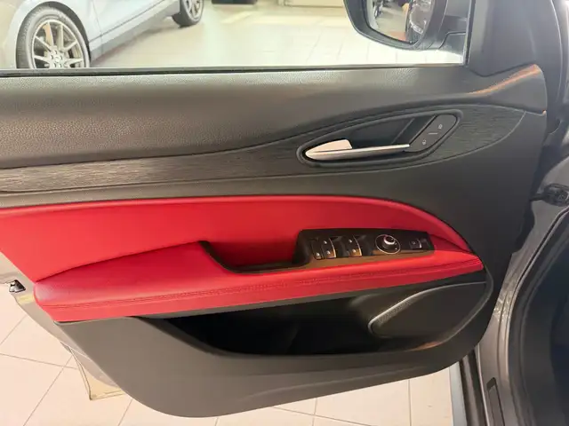 Alfa Romeo Stelvio view 11