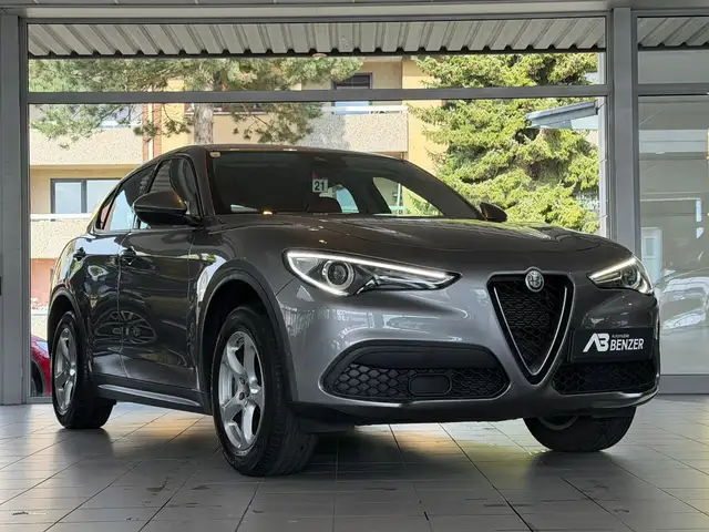 Alfa Romeo Stelvio view 4
