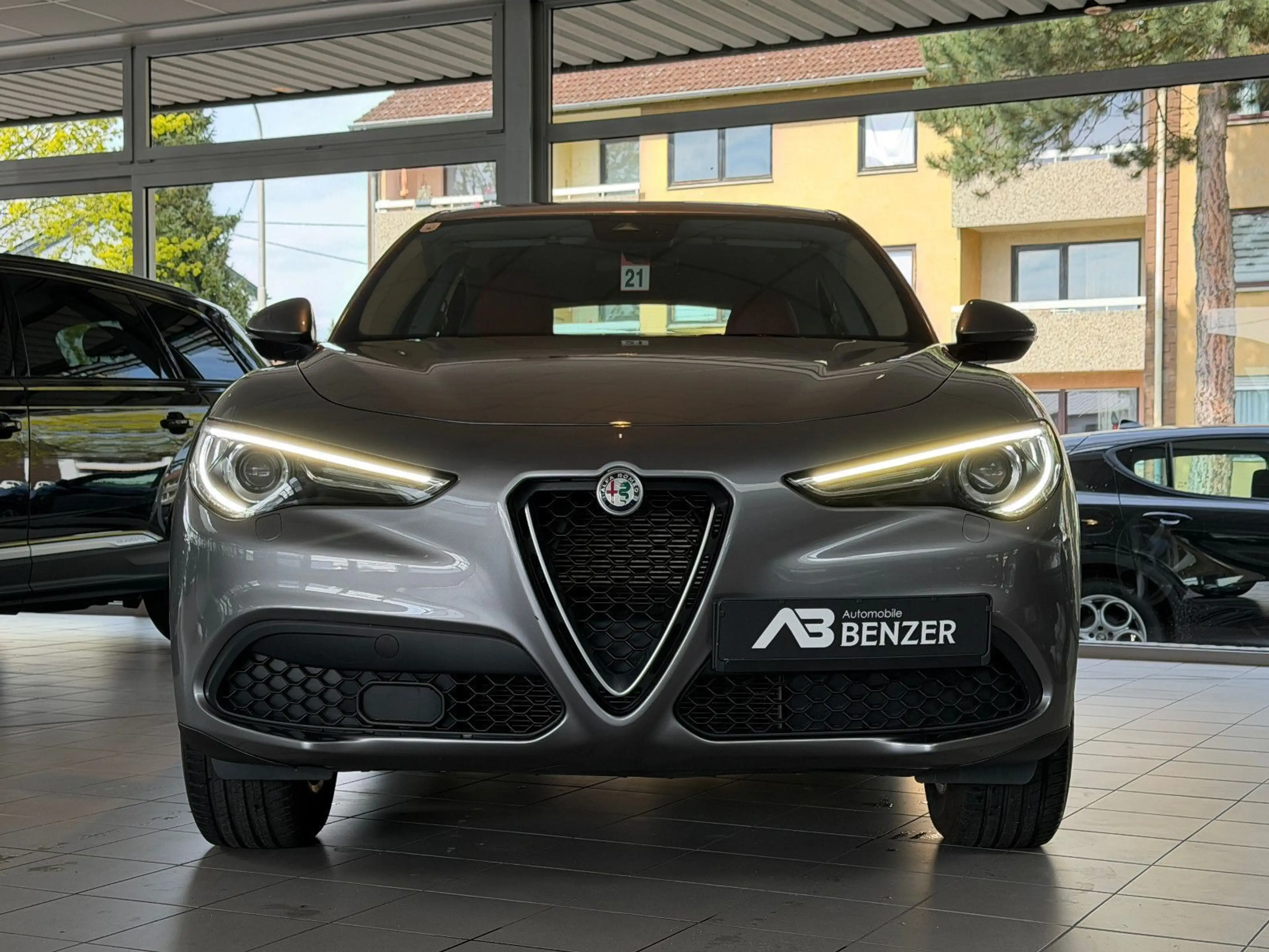 Alfa Romeo Stelvio Super Q4/BI-XENON/PDC/AUTOMATIK/SPURHALT — photo 3