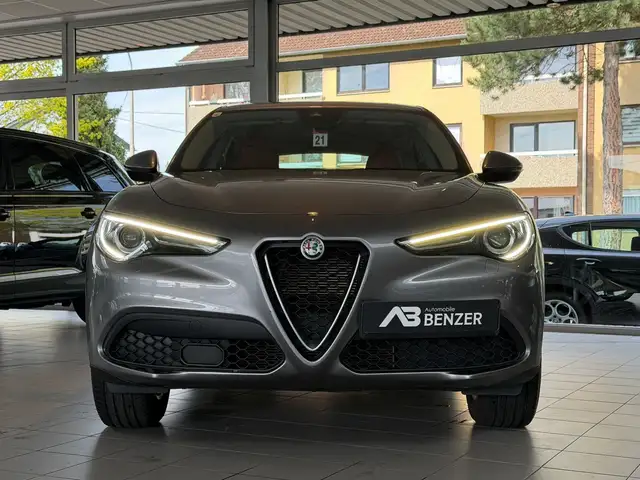 Alfa Romeo Stelvio view 3