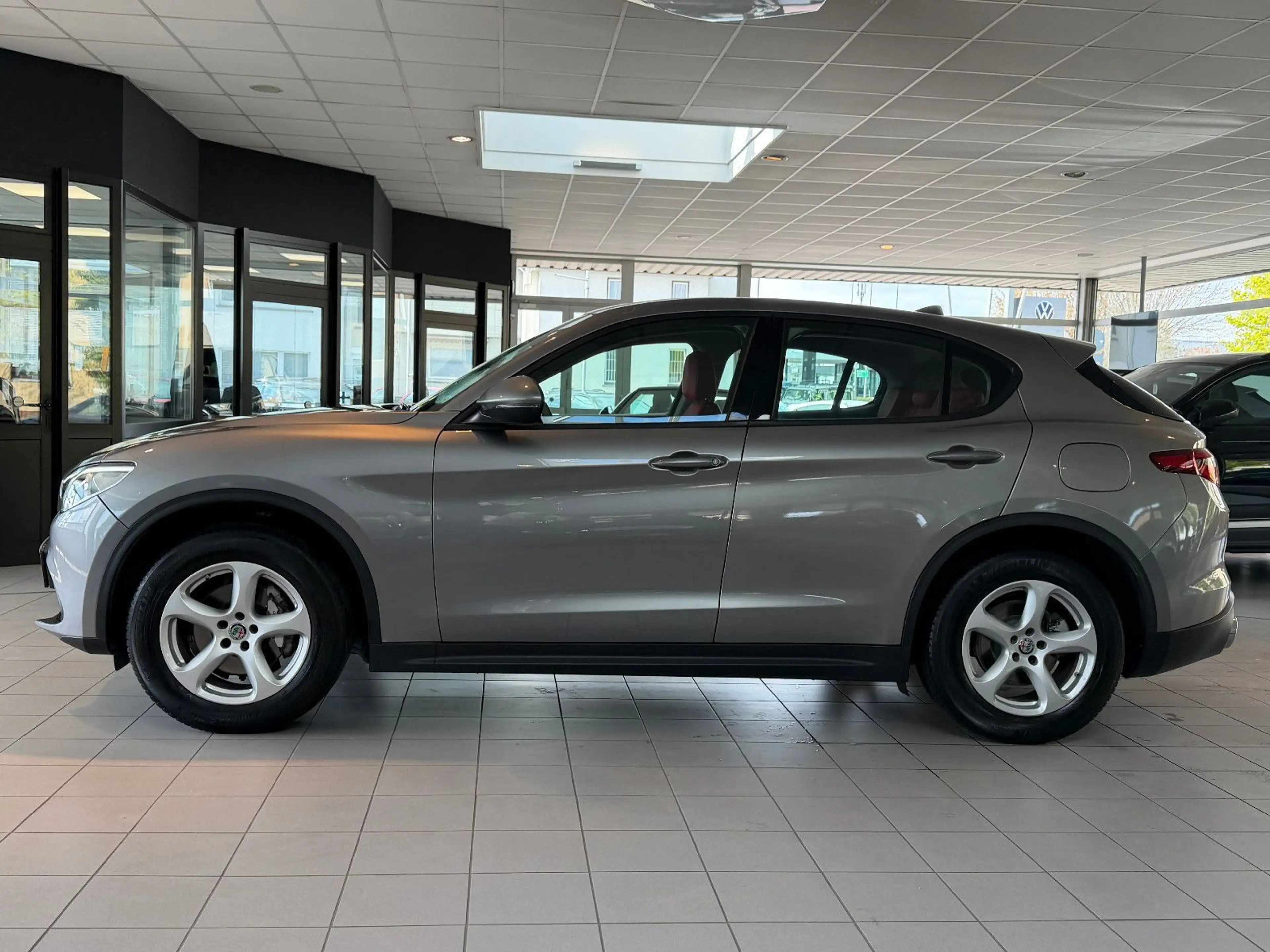 Alfa Romeo Stelvio Super Q4/BI-XENON/PDC/AUTOMATIK/SPURHALT — photo 6