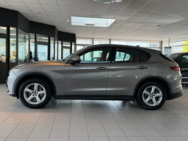 Alfa Romeo Stelvio view 6