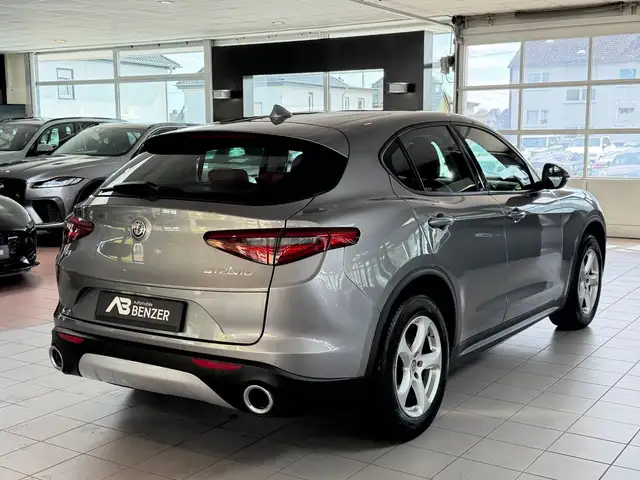 Alfa Romeo Stelvio view 9