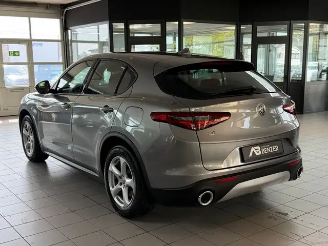 Alfa Romeo Stelvio view 7