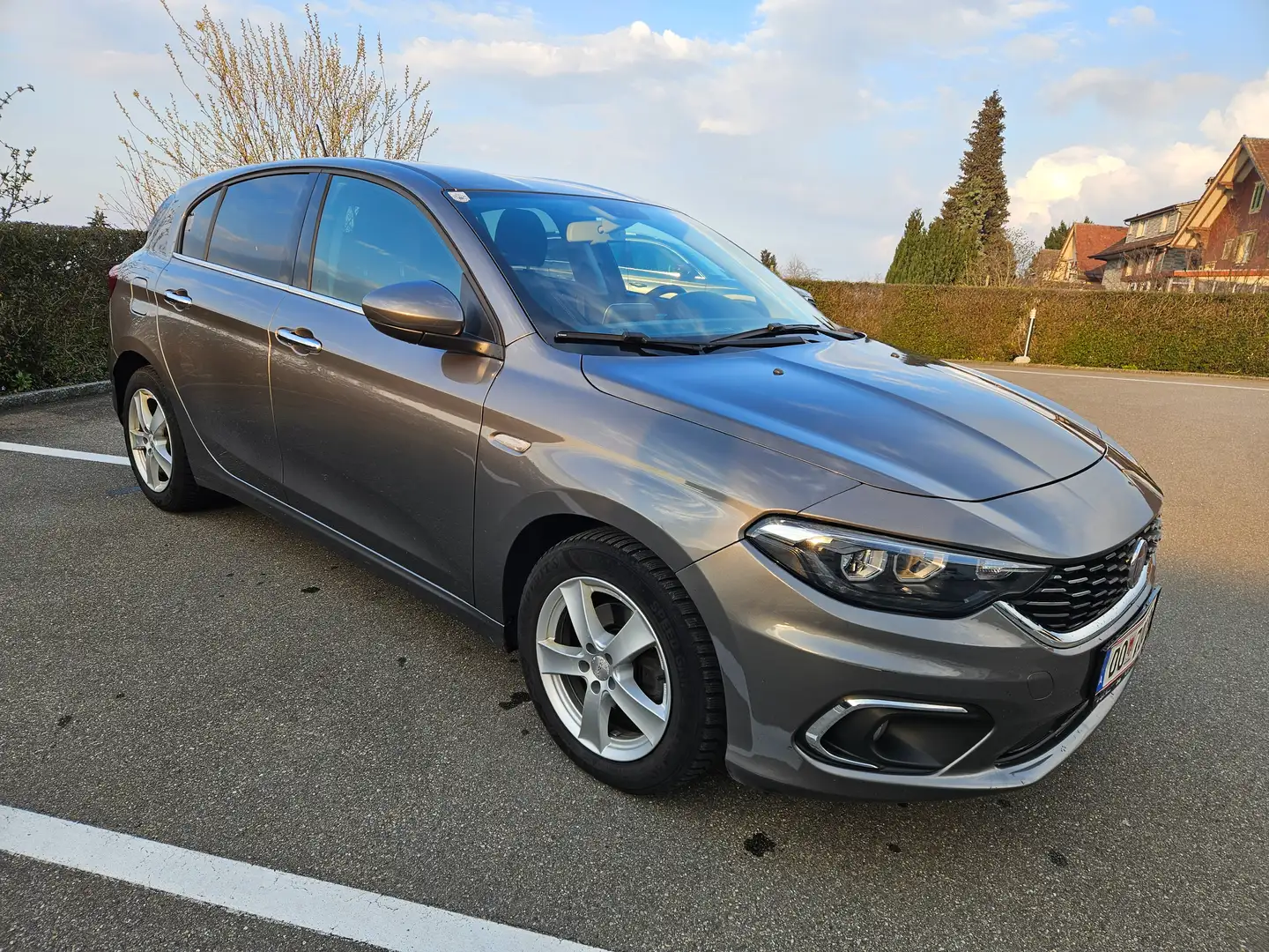 Fiat Tipo Tipo 1,6 MultiJet II 120 Lounge Lounge Grau - 2