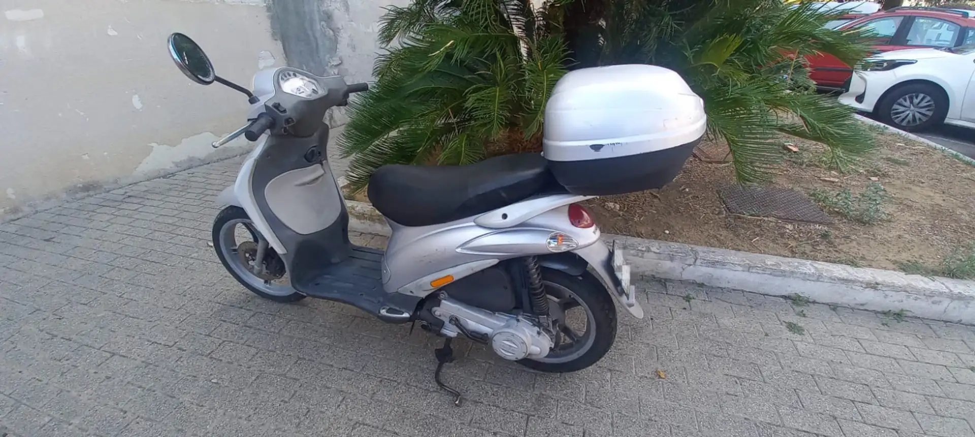 Piaggio Liberty 50 compreso di bauletto Argento - 1