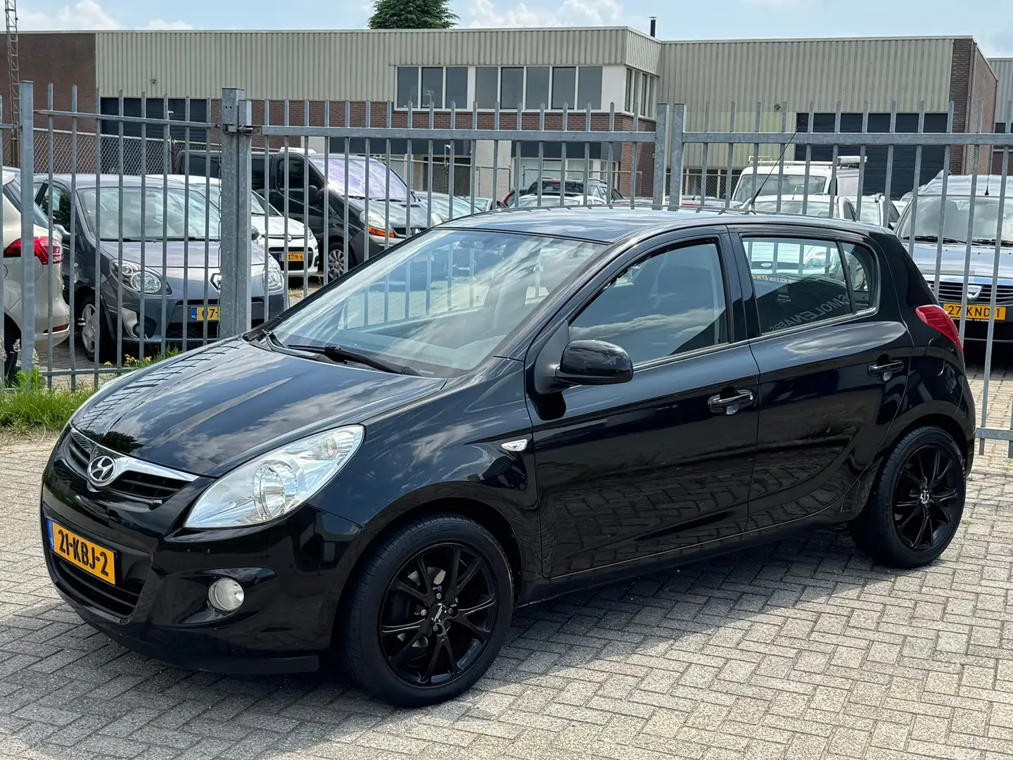Hyundai i20 1.4i DynamicVersion 5 deurs 101PK! NL AUTO NAP! Ai Zwart - 1