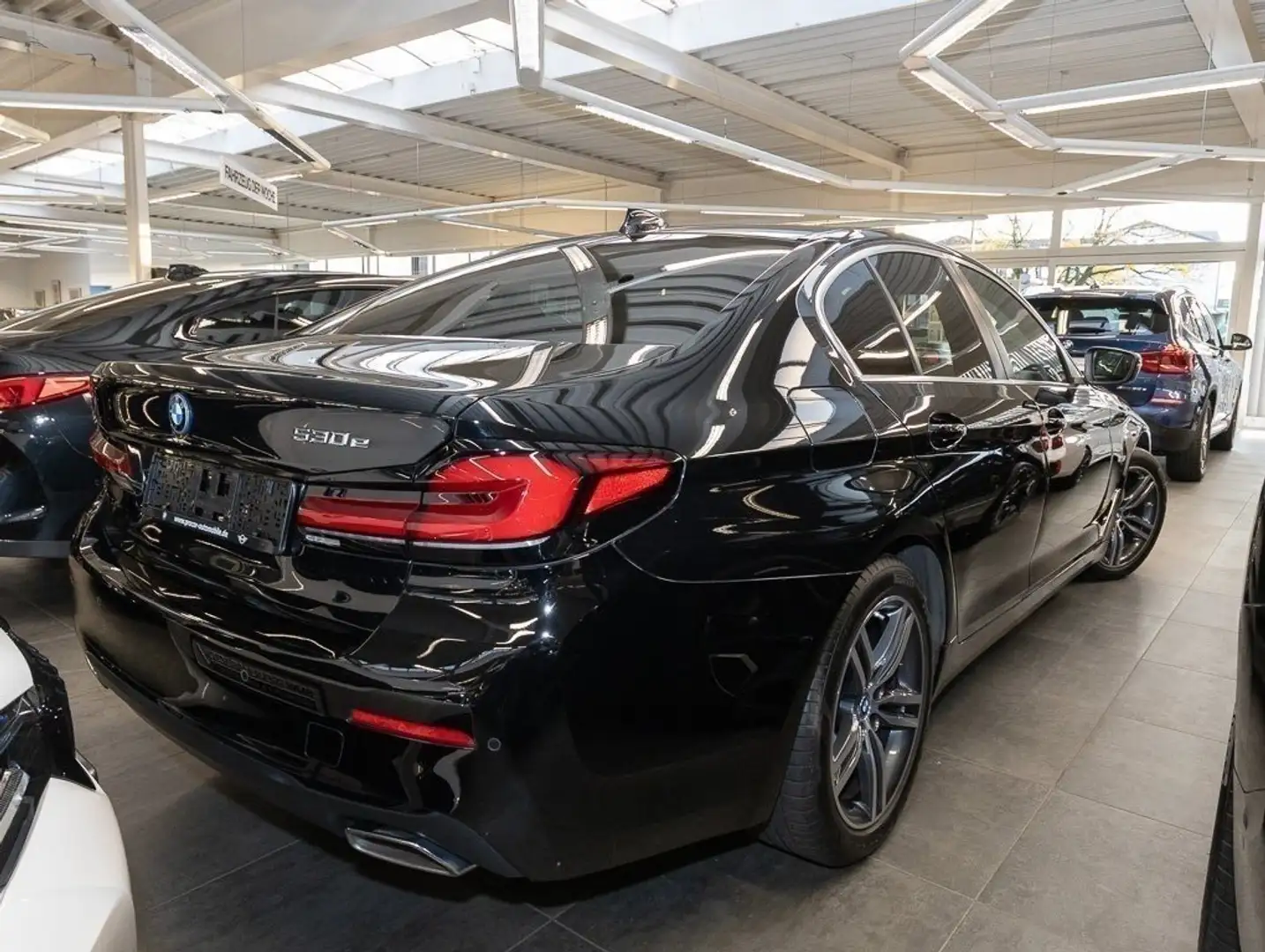 BMW 530 e A Head-Up HiFi DAB WLAN Komfortzg. Shz PDC Schwarz - 2