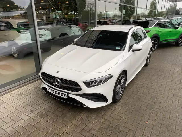 Mercedes-Benz A 220 d AMG Line Premium Distr AHK Keyless Facel